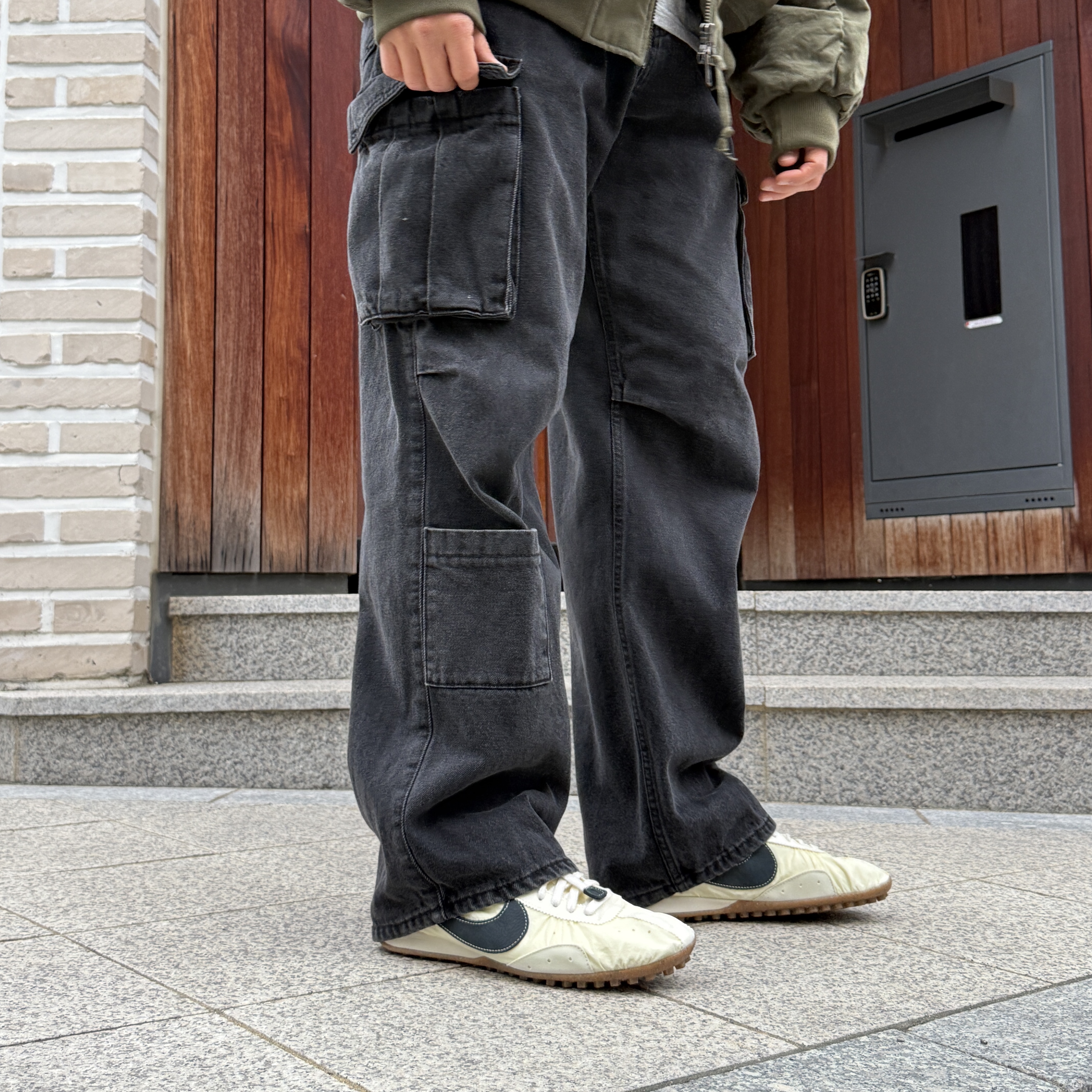 Nike x Jacquemus Moon Shoe SP Alabaster Off Noir 착용 스타일 - 2