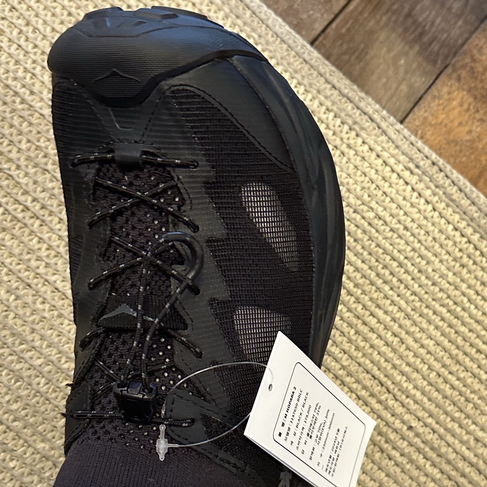 Hoka Hopara Black Castle Rock 착용 스타일