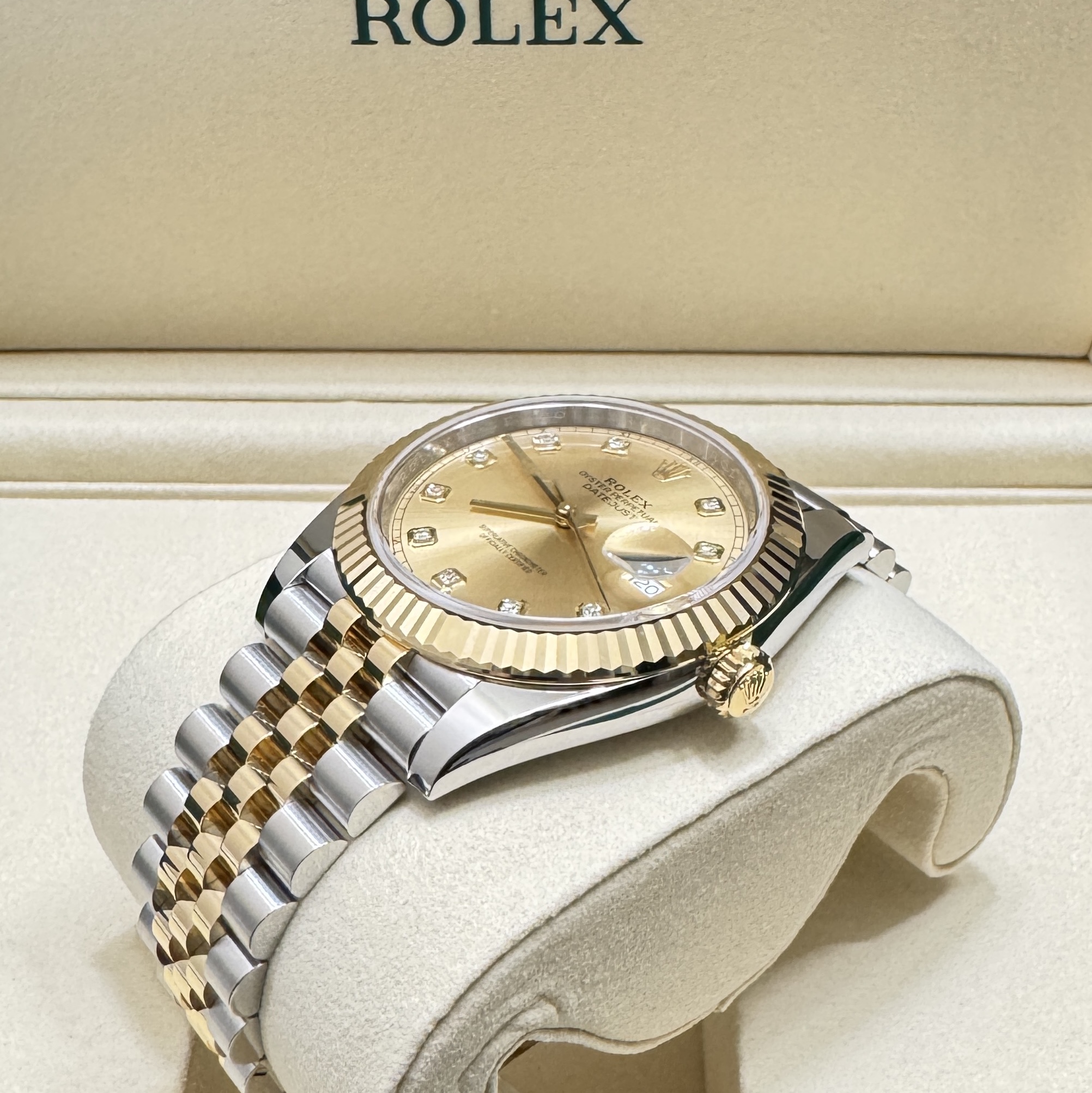 Rolex Datejust 41mm 126333 Champagne Diamond-Set Jubilee 착용 스타일 - 1