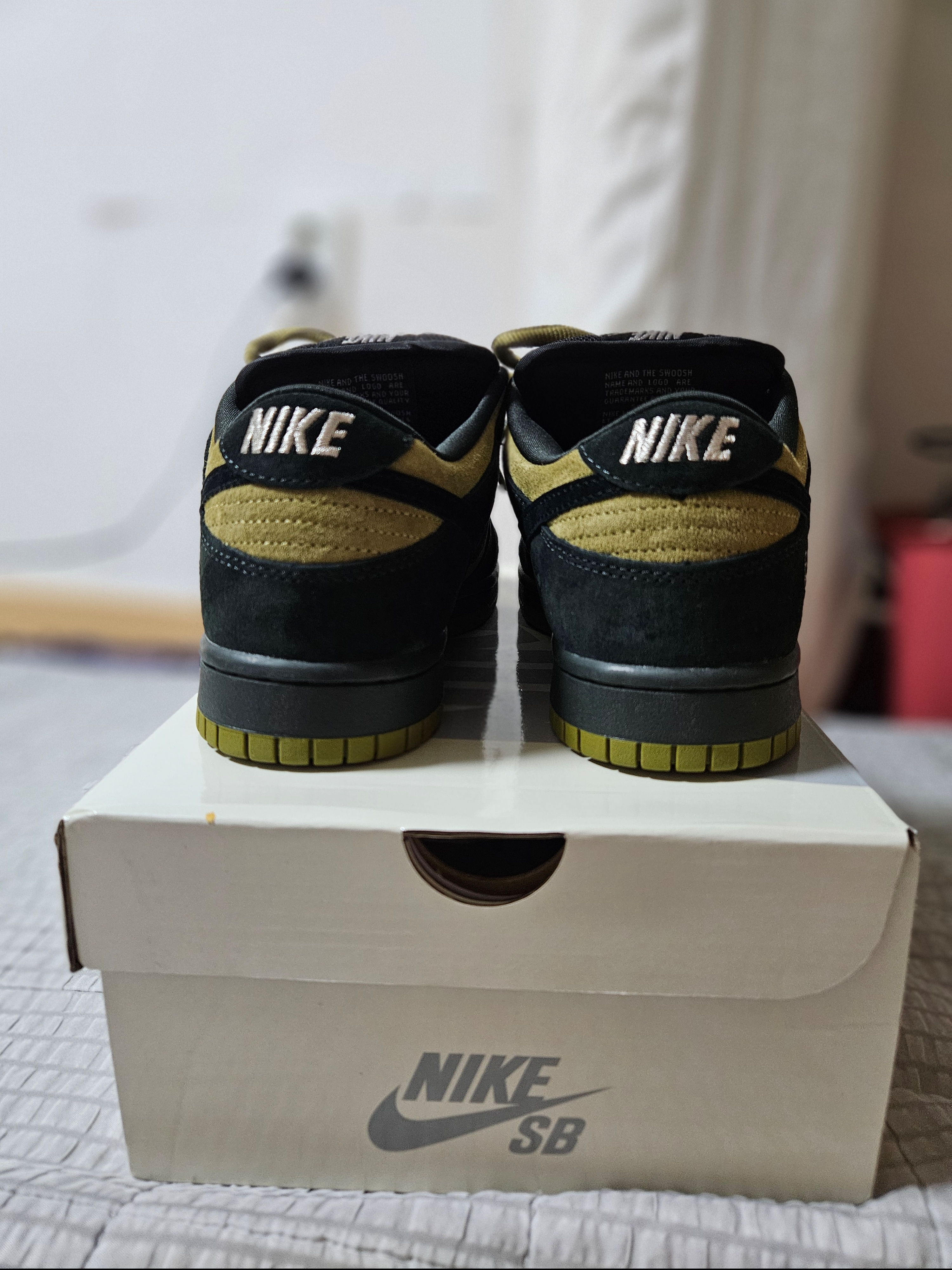 Nike x Supreme SB Dunk Low Camper Green 착용 스타일 - 4