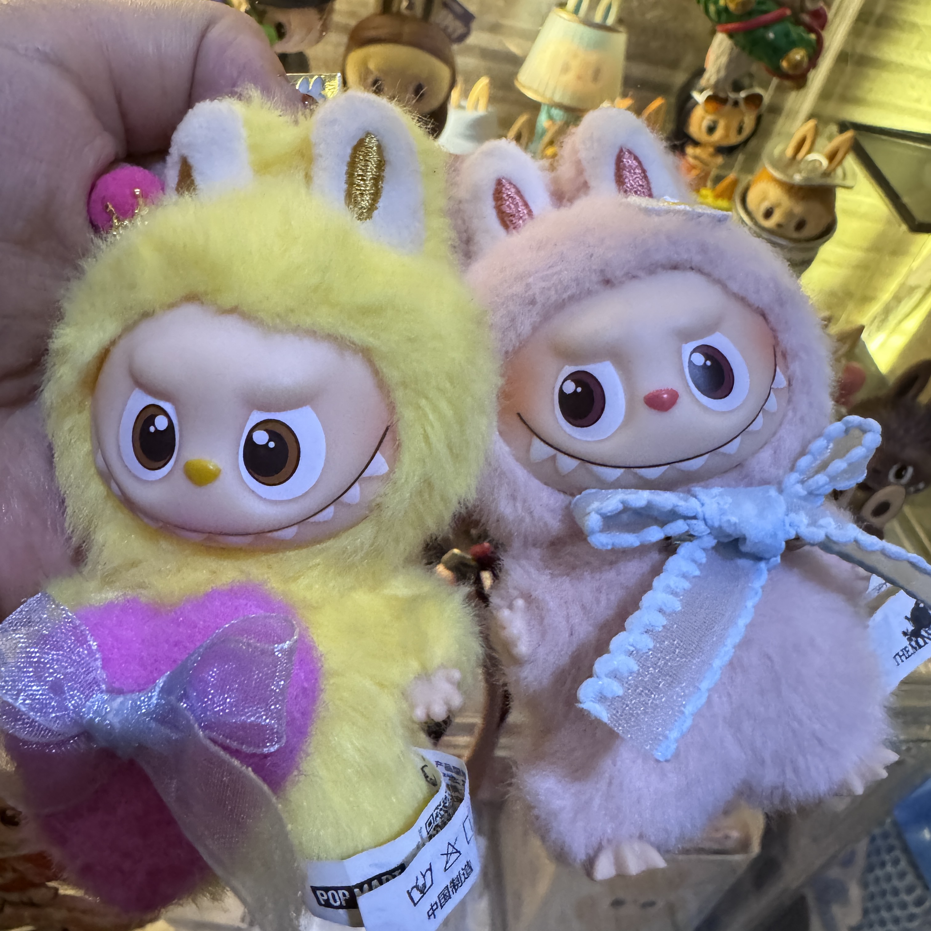 Pop Mart Labubu The Monsters Pin For Love Series Vinyl Plush Pendant (N-Z) P (Opened Case), Pop Mart Labubu The Monsters Pin For Love Series Vinyl Plush Pendant (A-M) G (Opened Case) 착용 스타일