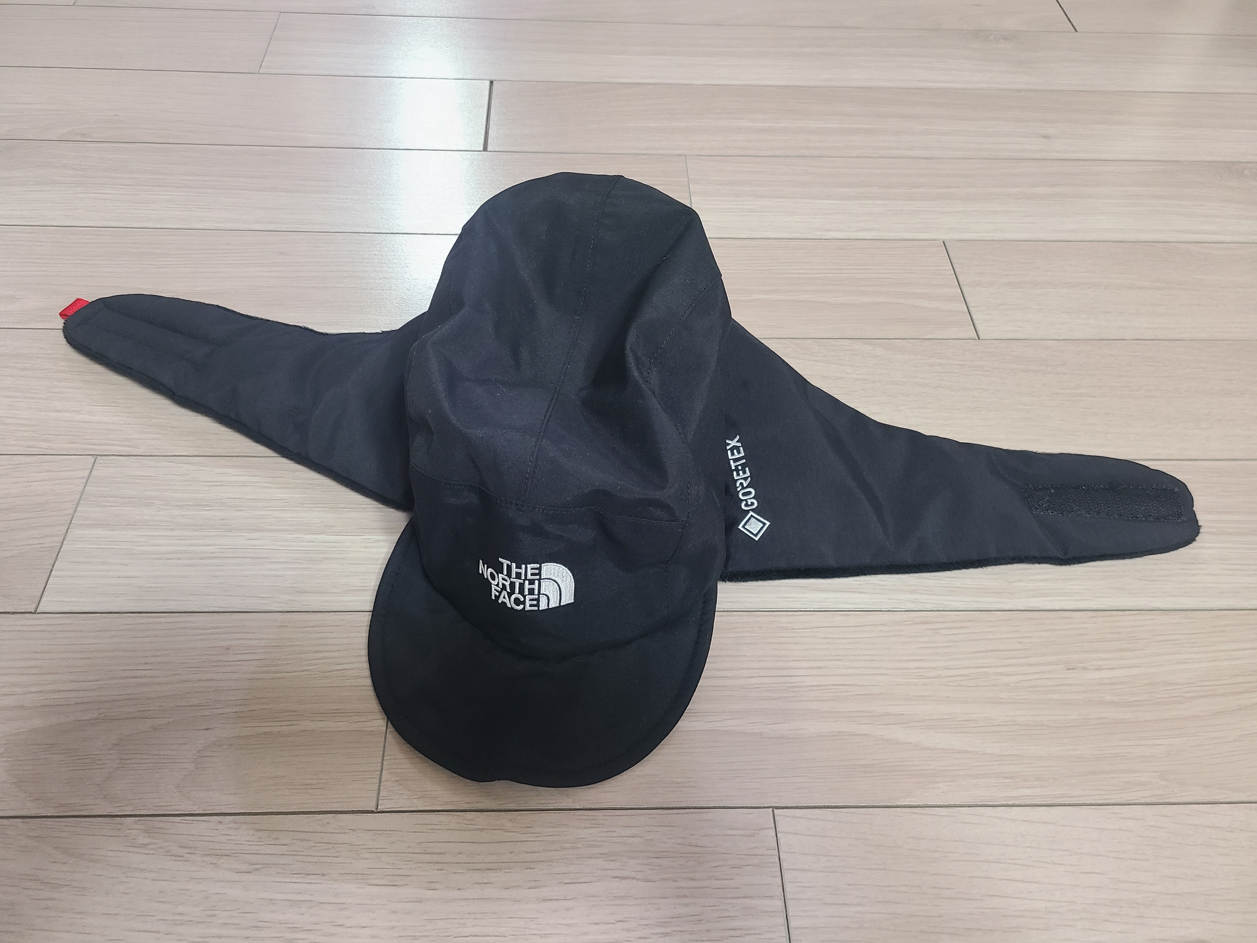 The North Face Gore-Tex Earmuff Cap Black 착용 스타일