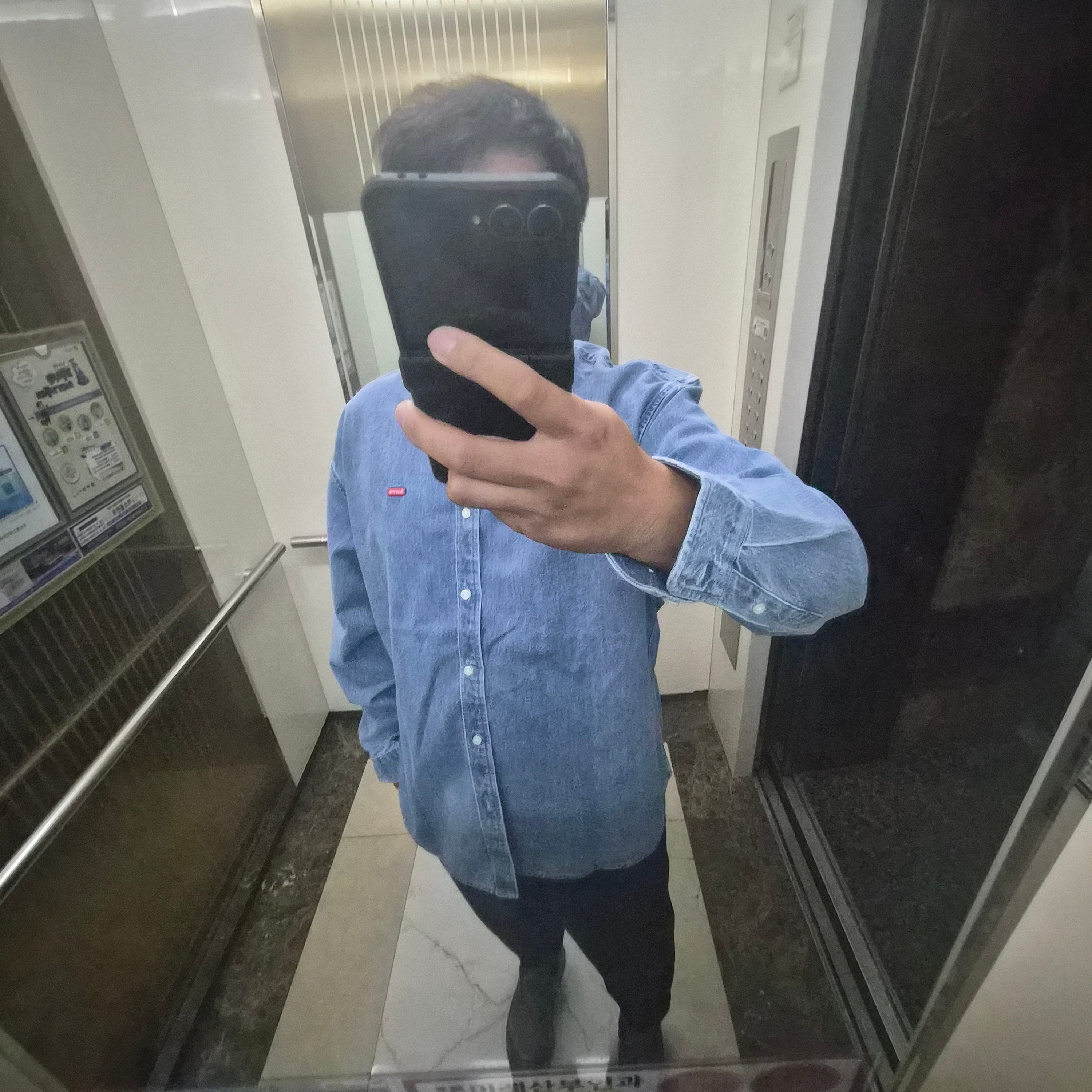 Supreme Small Box Denim Shirt Washed Indigo - 25SS 착용 스타일
