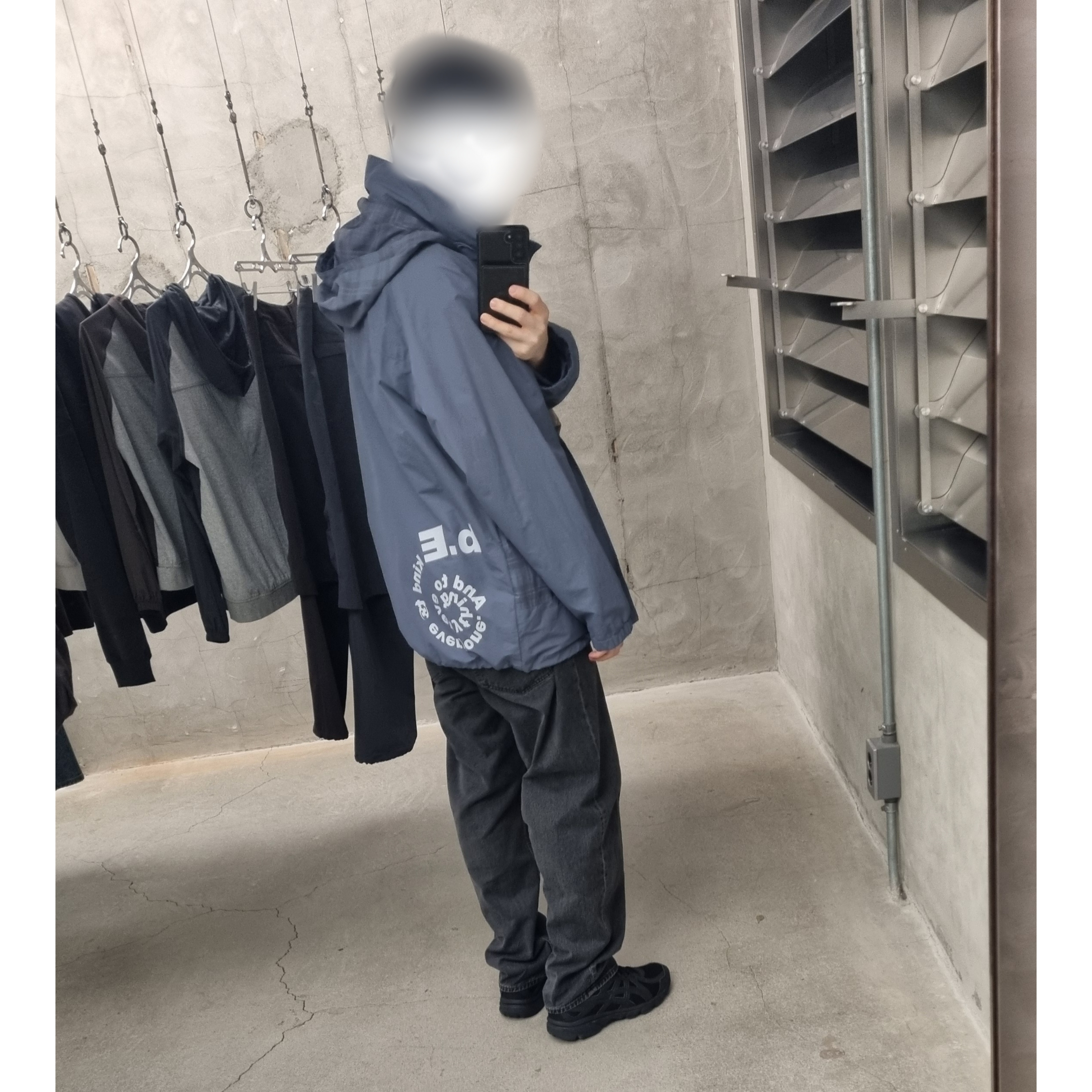 Sansan Gear X b.E Check Jacket Blue, Asics Jog 100 T Black - 4E Extra Wide 착용 스타일 - 2