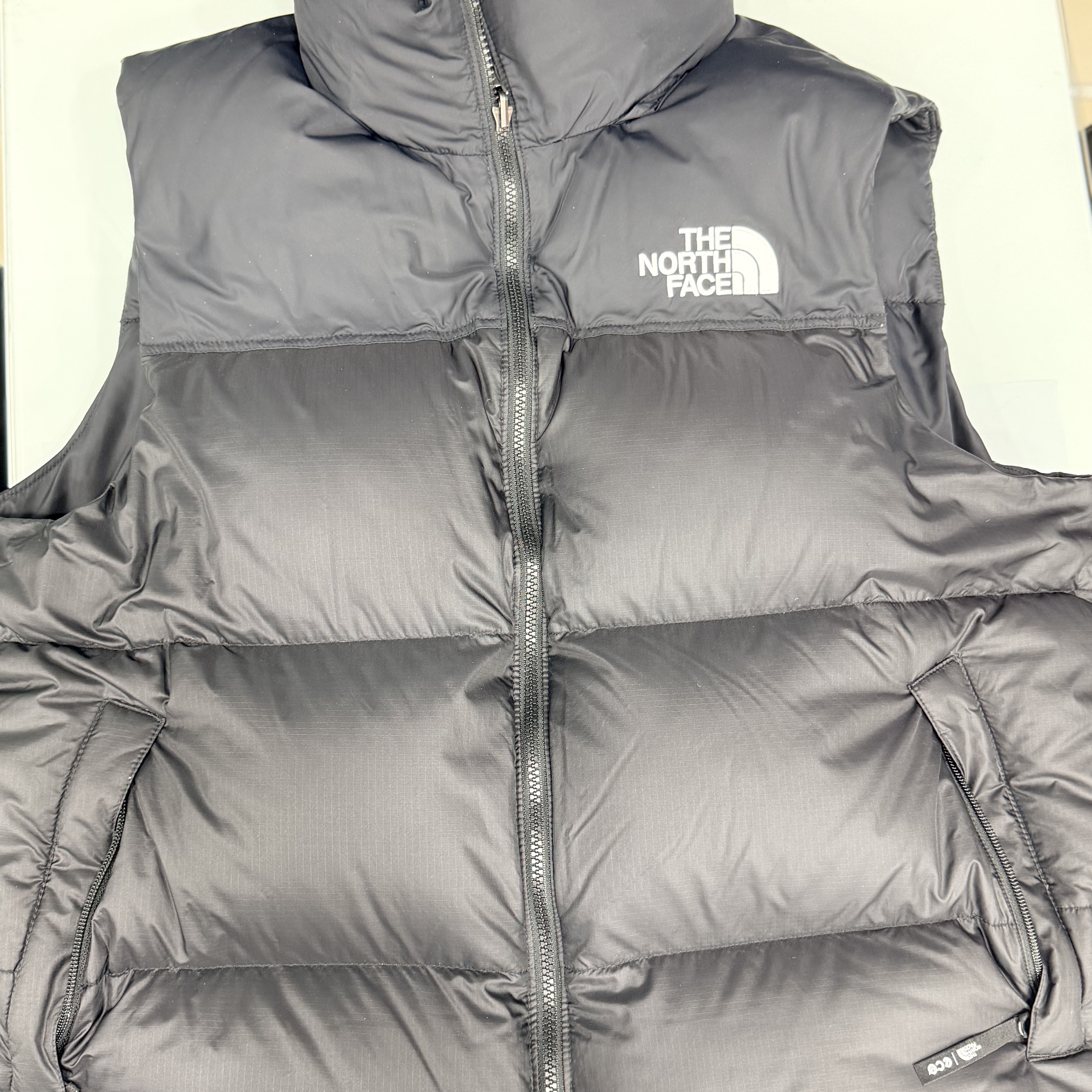 The North Face 1996 Retro Nuptse Vest Black 착용 스타일