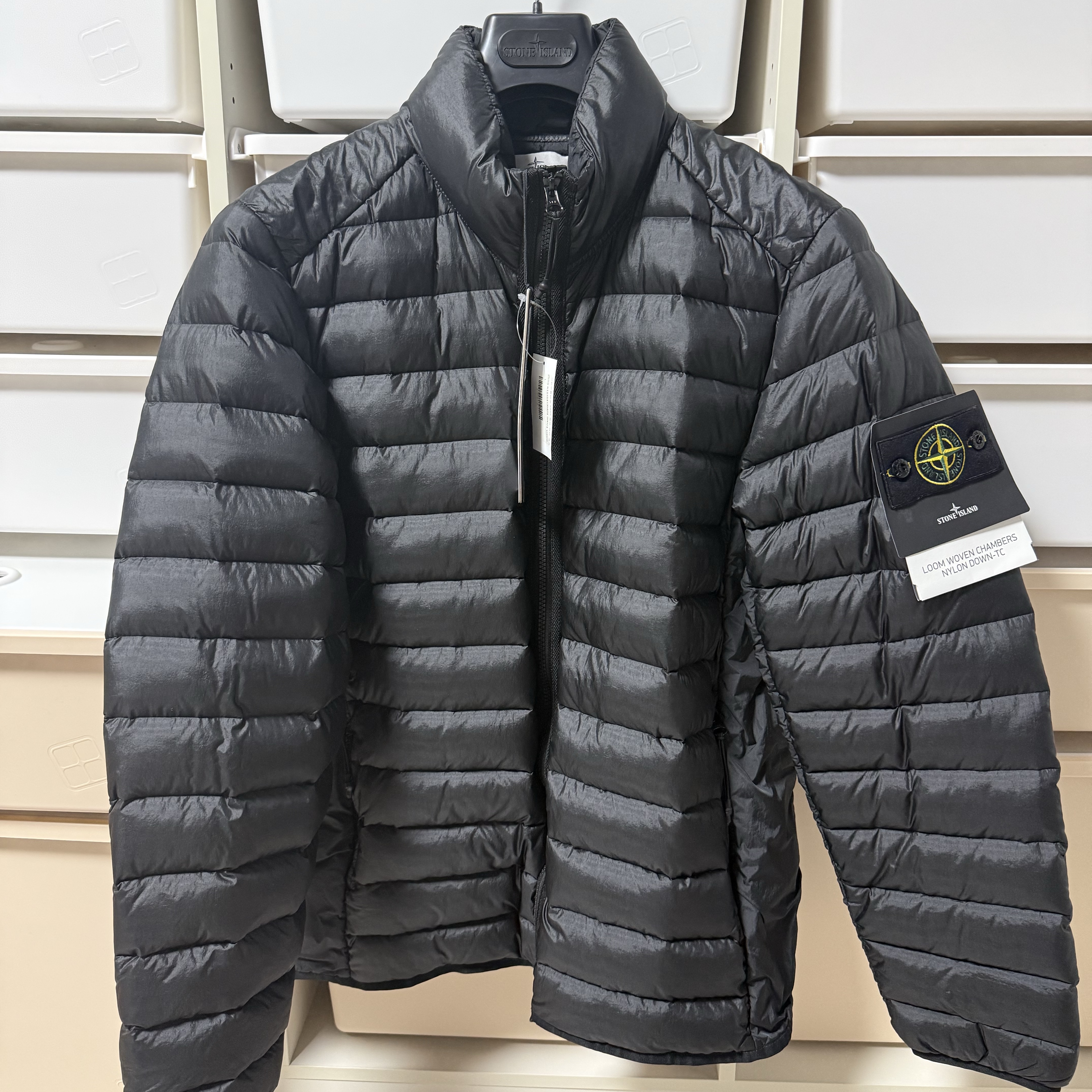 Stone Island 4100429 Loom Woven Chambers Nylon Down-TC Jacket with Anti-Drop Black - 25SS 착용 스타일