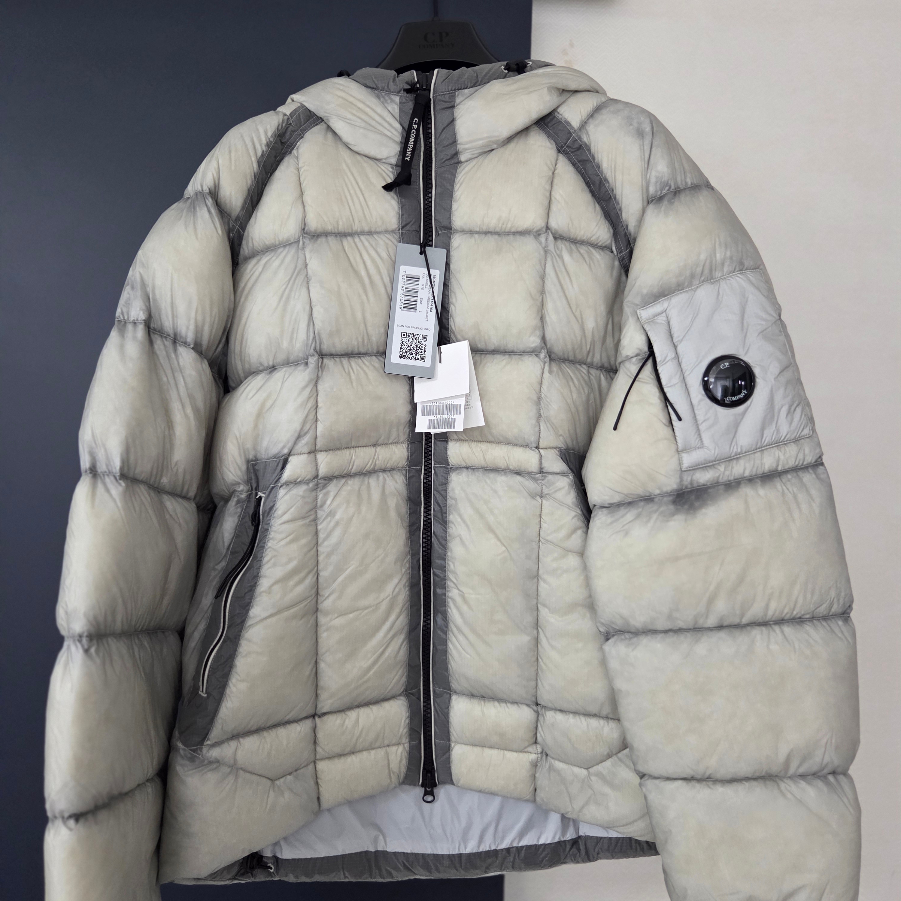 C.P. Company Korea Exclusive D.D. Shell Hooded Down Jacket Lunar Rock - 25FW 착용 스타일