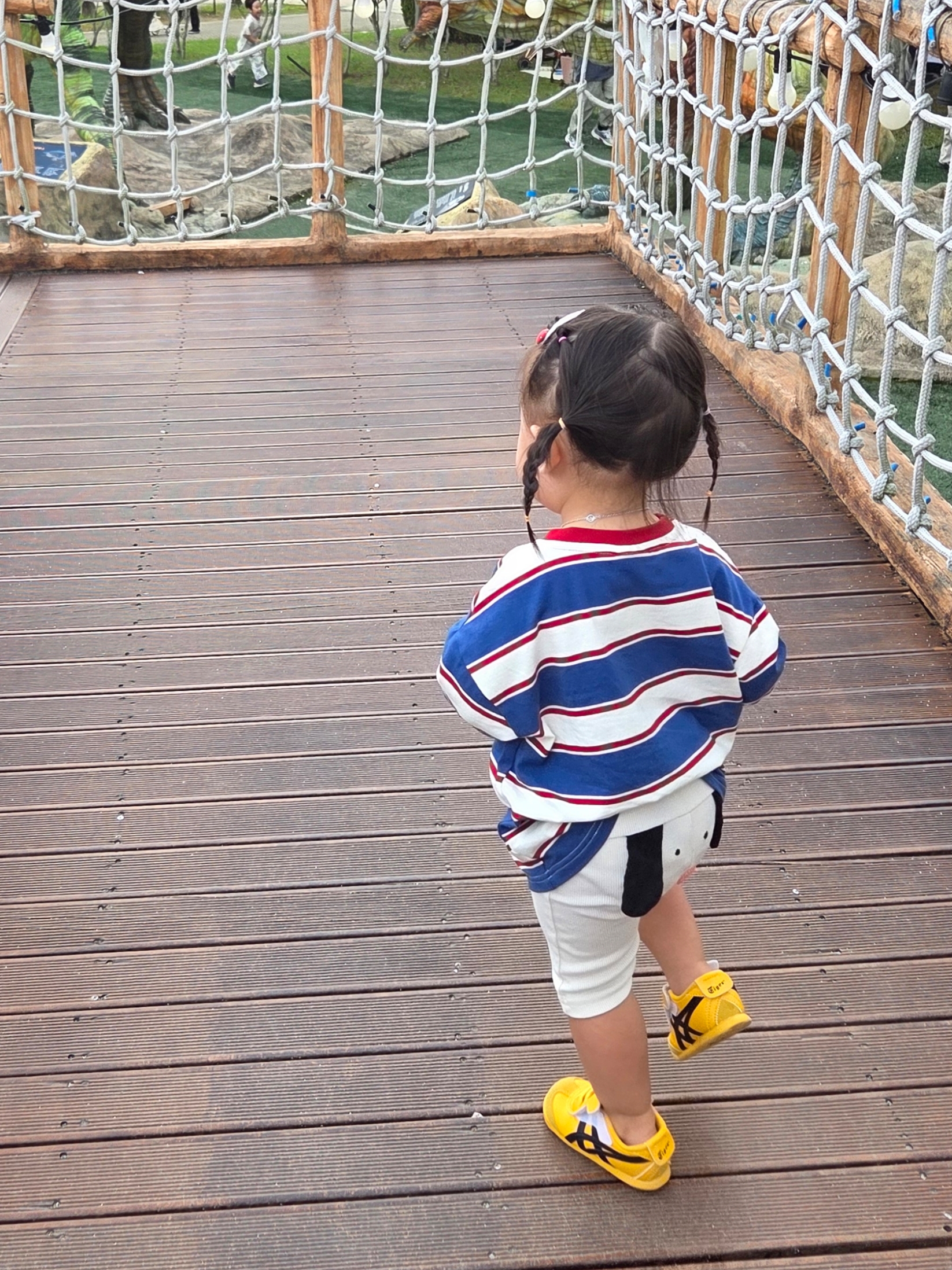 (Kids) Onitsuka Tiger Mexico 66 Yellow Black 착용 스타일 - 2