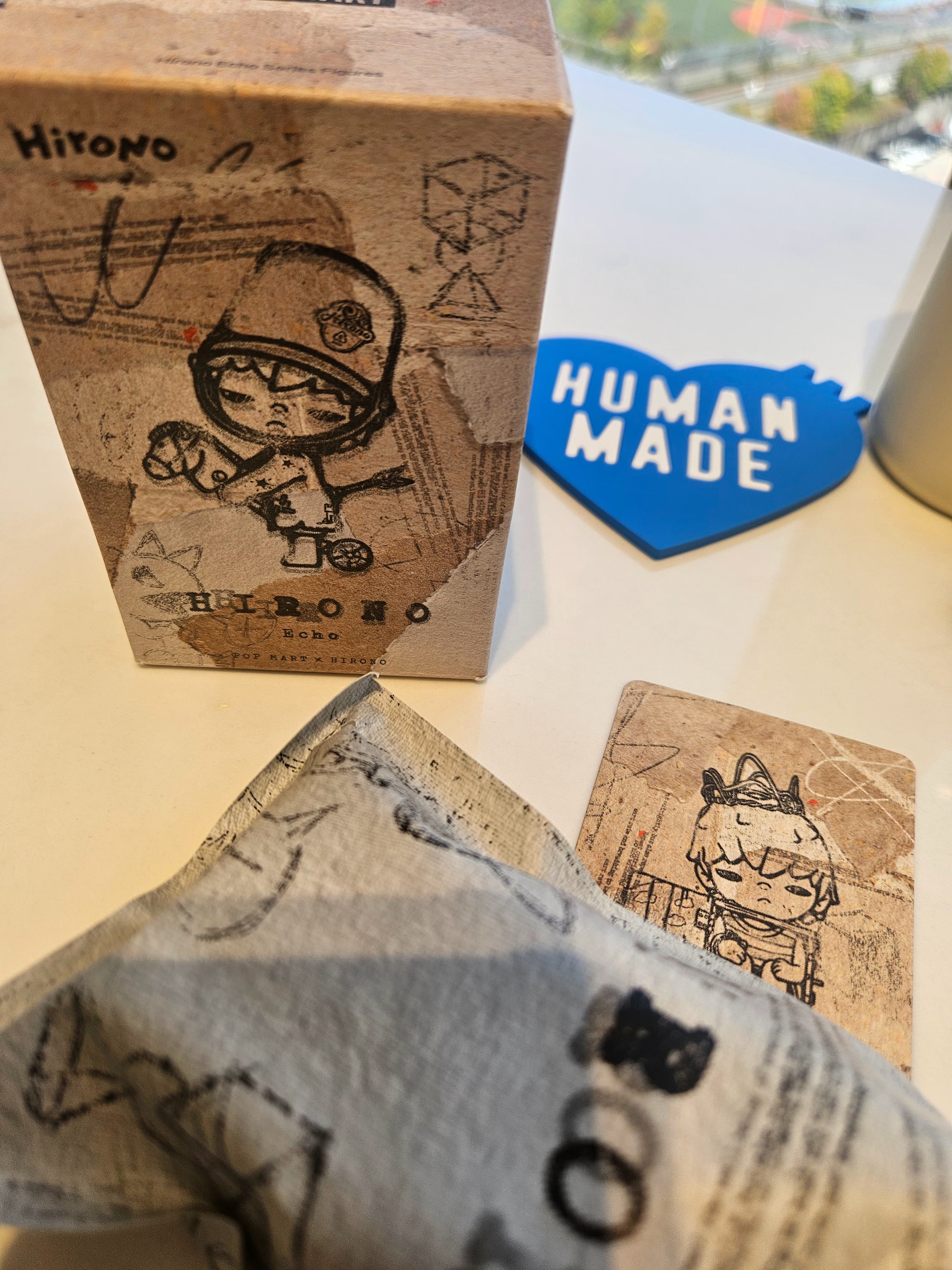 Pop Mart Hirono Echo Series Figures Sealed Case (1 Blind Box), Human Made x Blue Bottle Coffee Day Off Tumbler White 착용 스타일 - 4