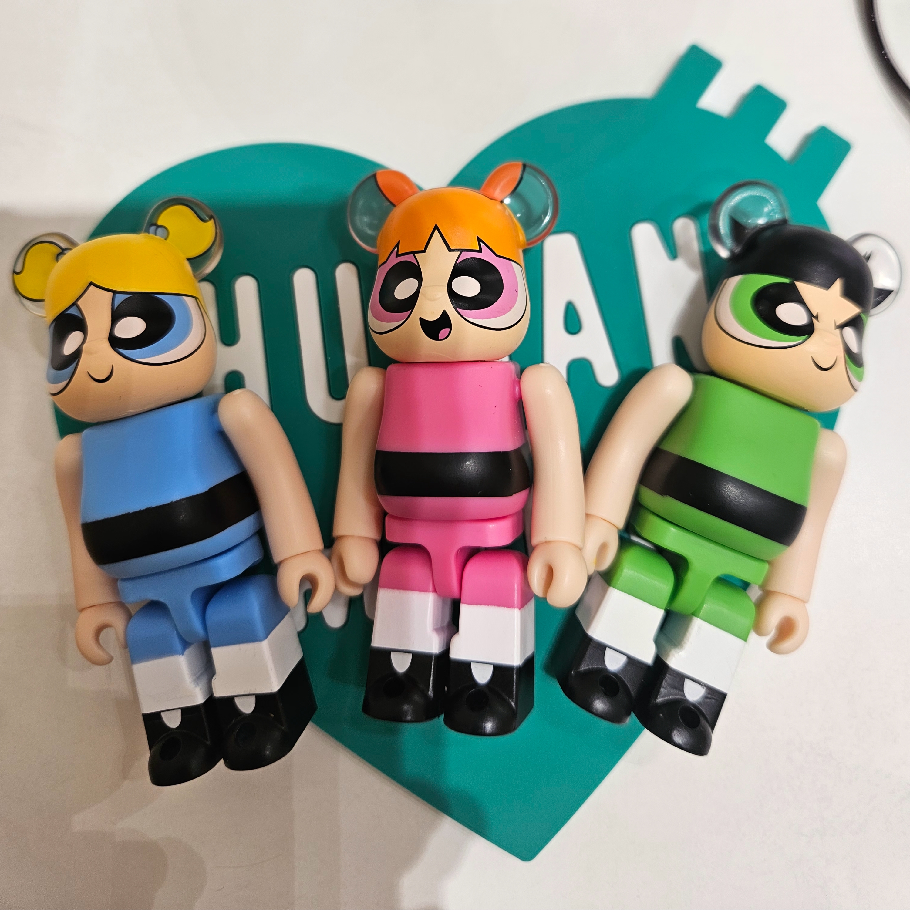 Bearbrick Series 50 Sealed Case 100% (24 Blind Boxes), Human Made Heart Rubber Coaster Green 착용 스타일 - 3