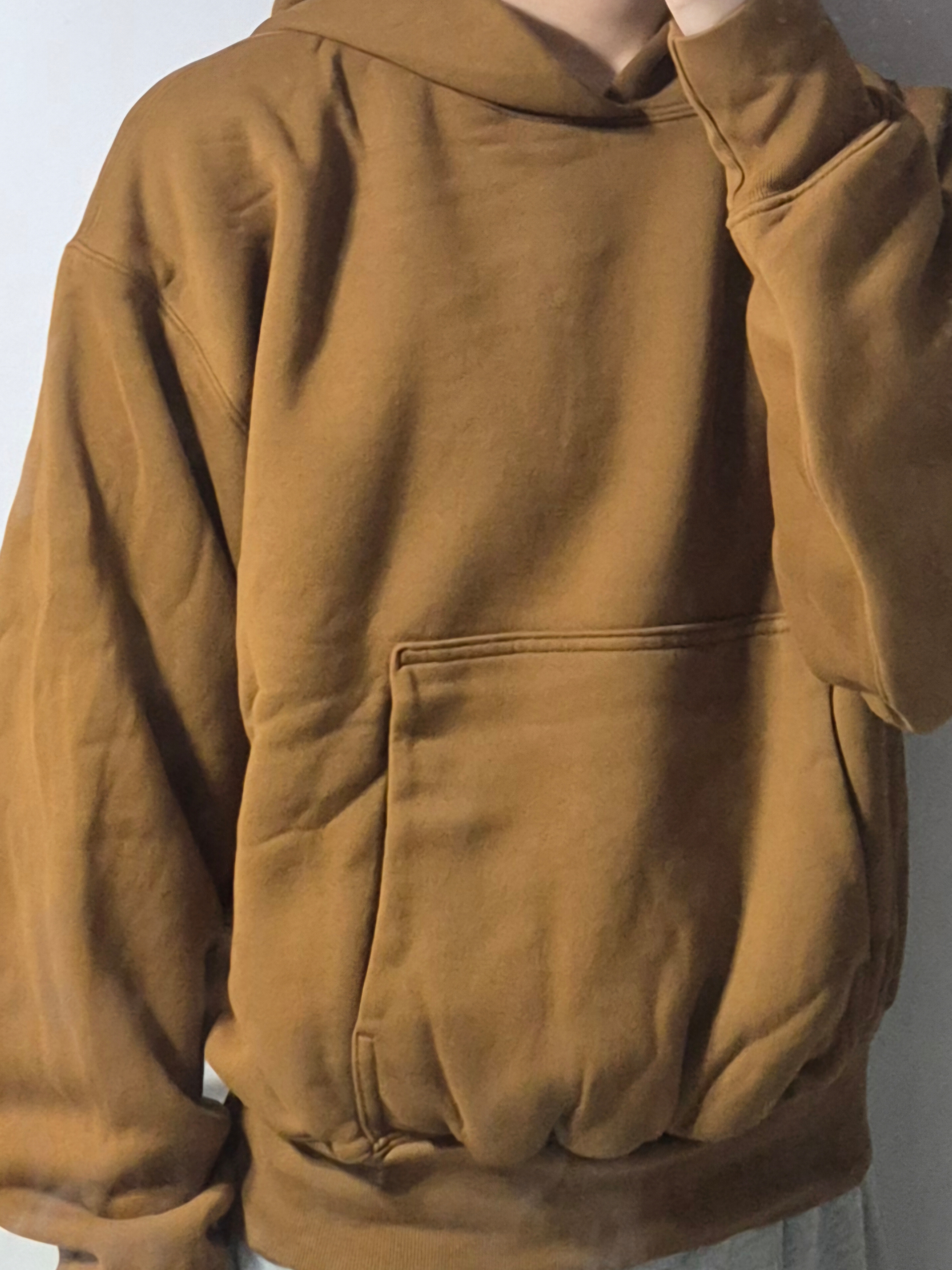 Yeezy Gap Hoodie Light Brown 착용 스타일 - 2