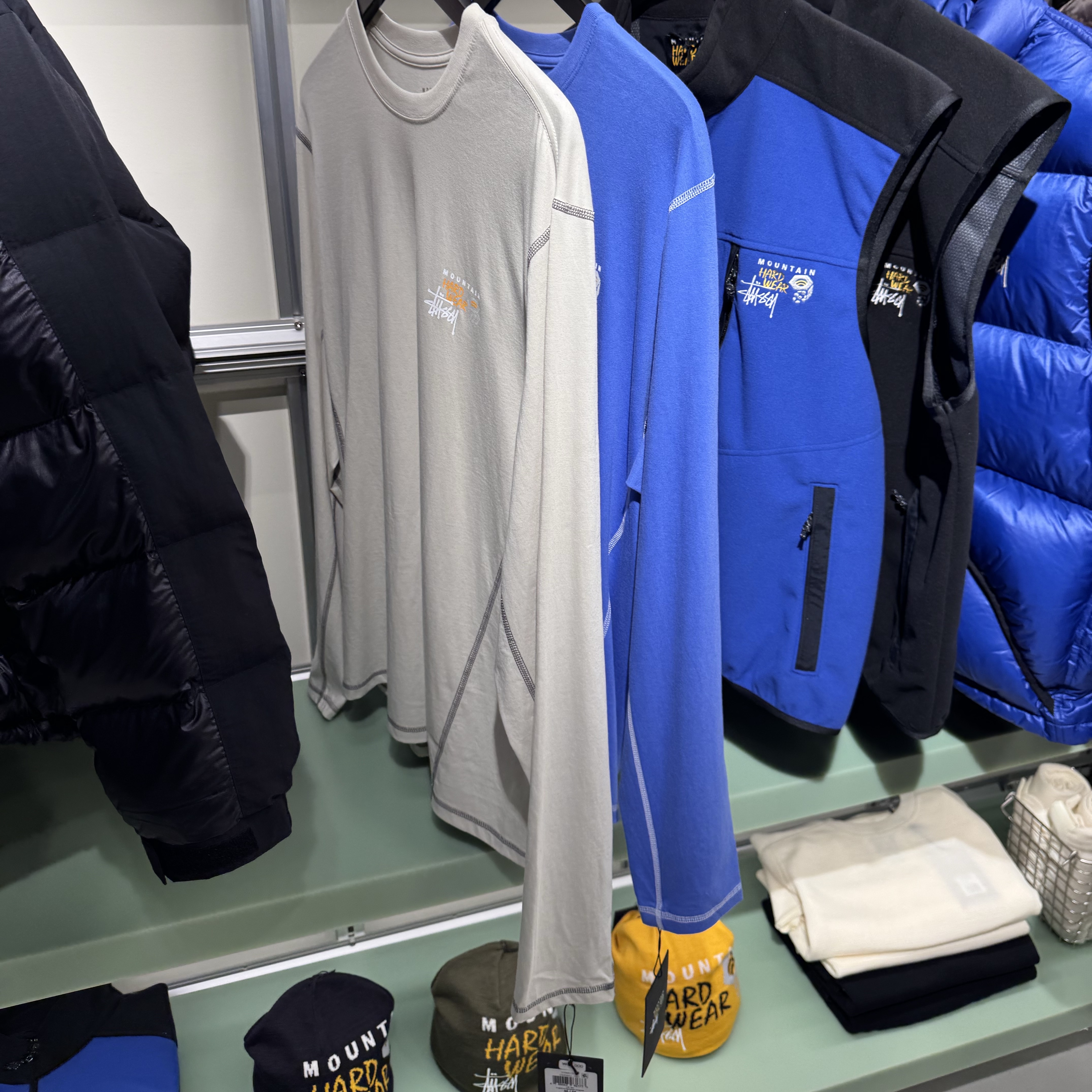 Stussy x Mountain Hardwear Ls T-Shirt Artic Sky, Stussy x Mountain Hardwear LS T-Shirt Stone 착용 스타일 - 1