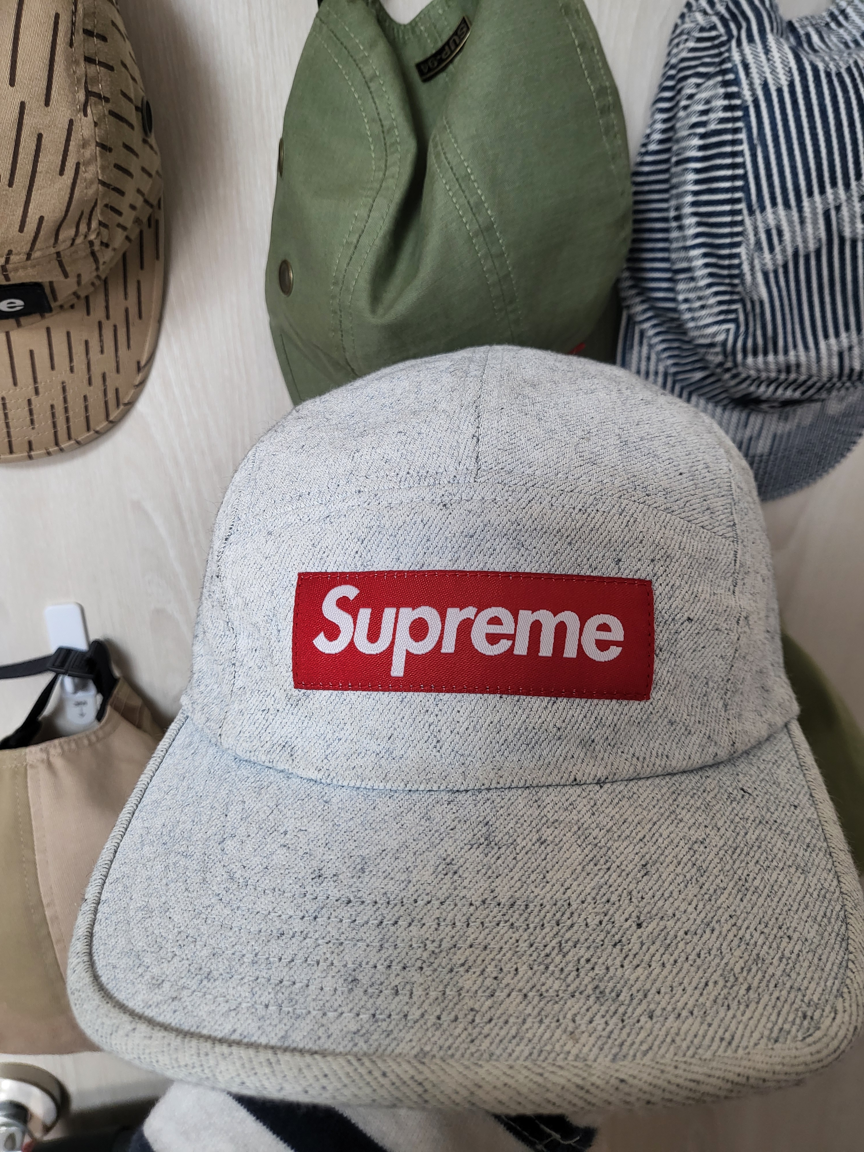 Supreme Coated Denim Camp Cap White - 24SS 착용 스타일