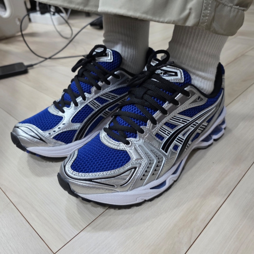 Asics Gel-Kayano 14 Monaco Blue Black 착용 스타일