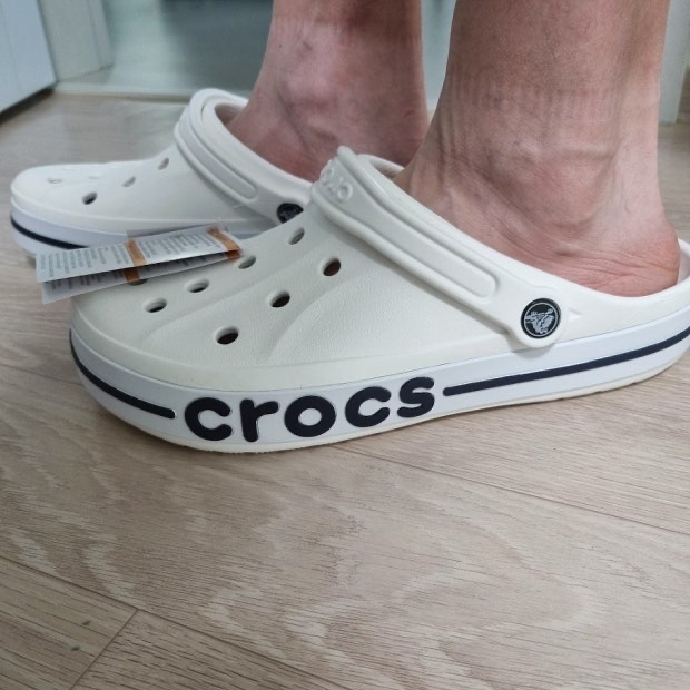 Crocs Bayaband Clog White Navy 착용 스타일
