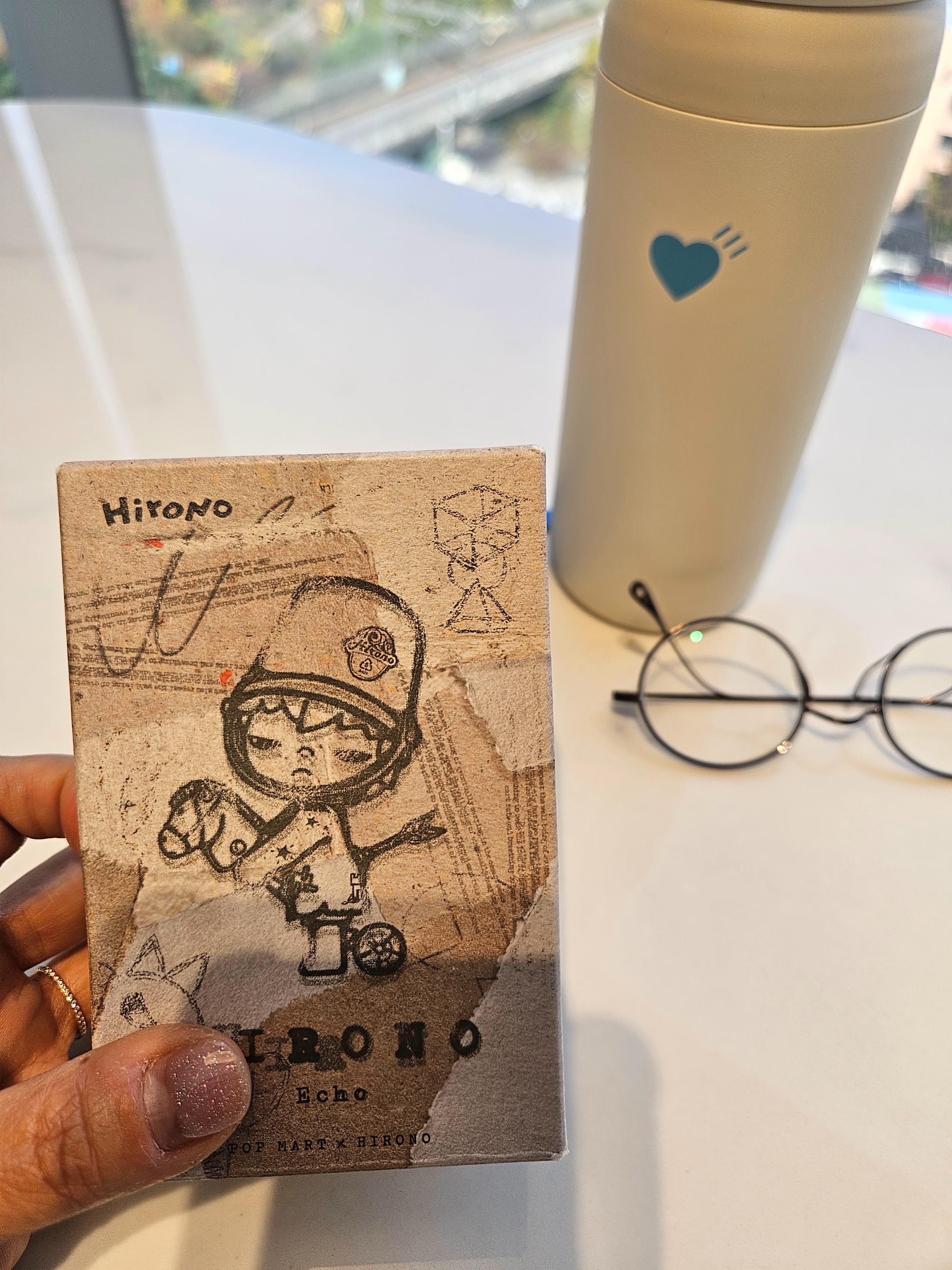 Pop Mart Hirono Echo Series Figures Sealed Case (1 Blind Box), Human Made x Blue Bottle Coffee Day Off Tumbler White 착용 스타일 - 1
