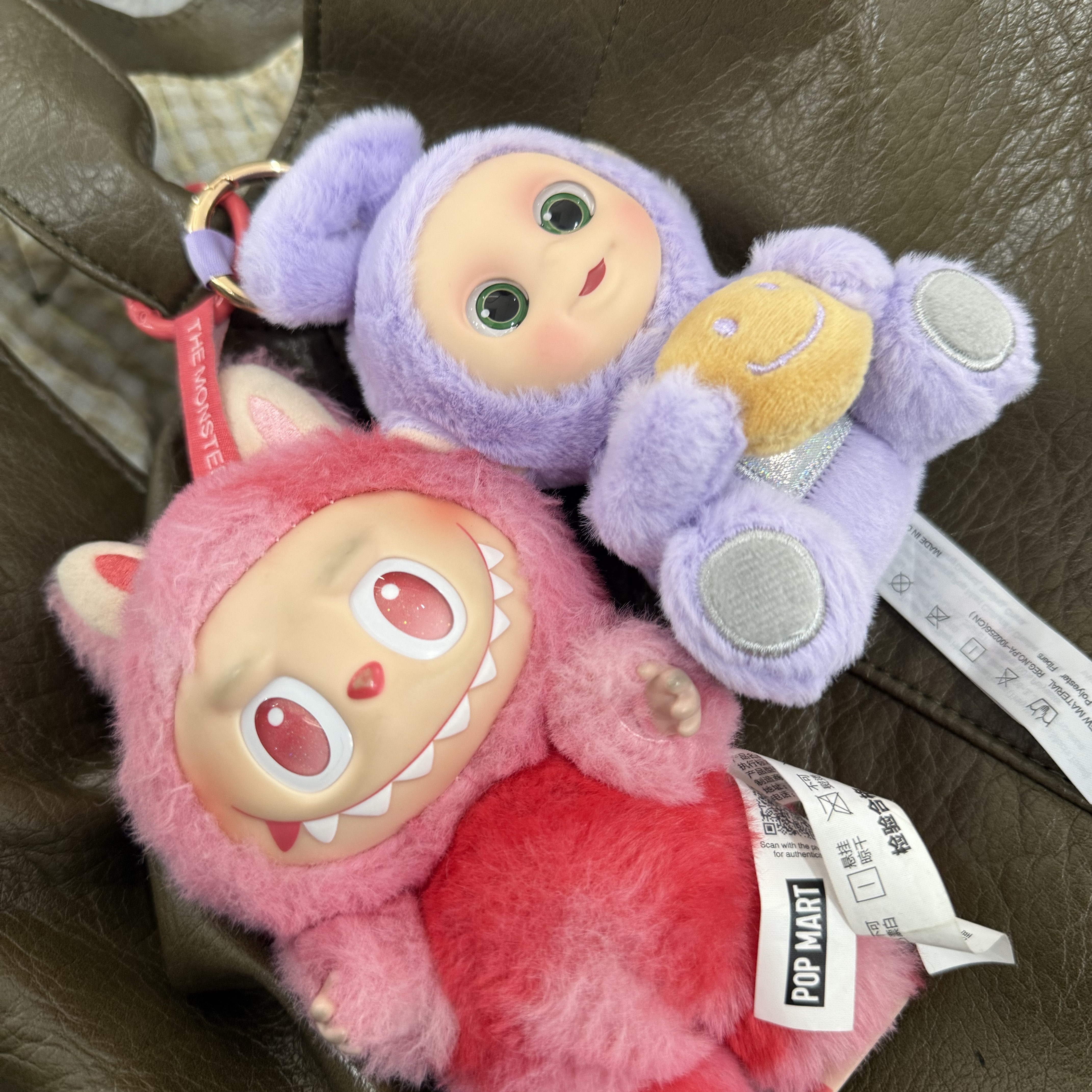 Pop Mart Teletubbies Say Hello Series Figures Sealed Case Tinky Winky’S Mochi Toast (Opened Case), Pop Mart Labubu The Monsters Highlight Series Love Keyring (Opened Case) 착용 스타일