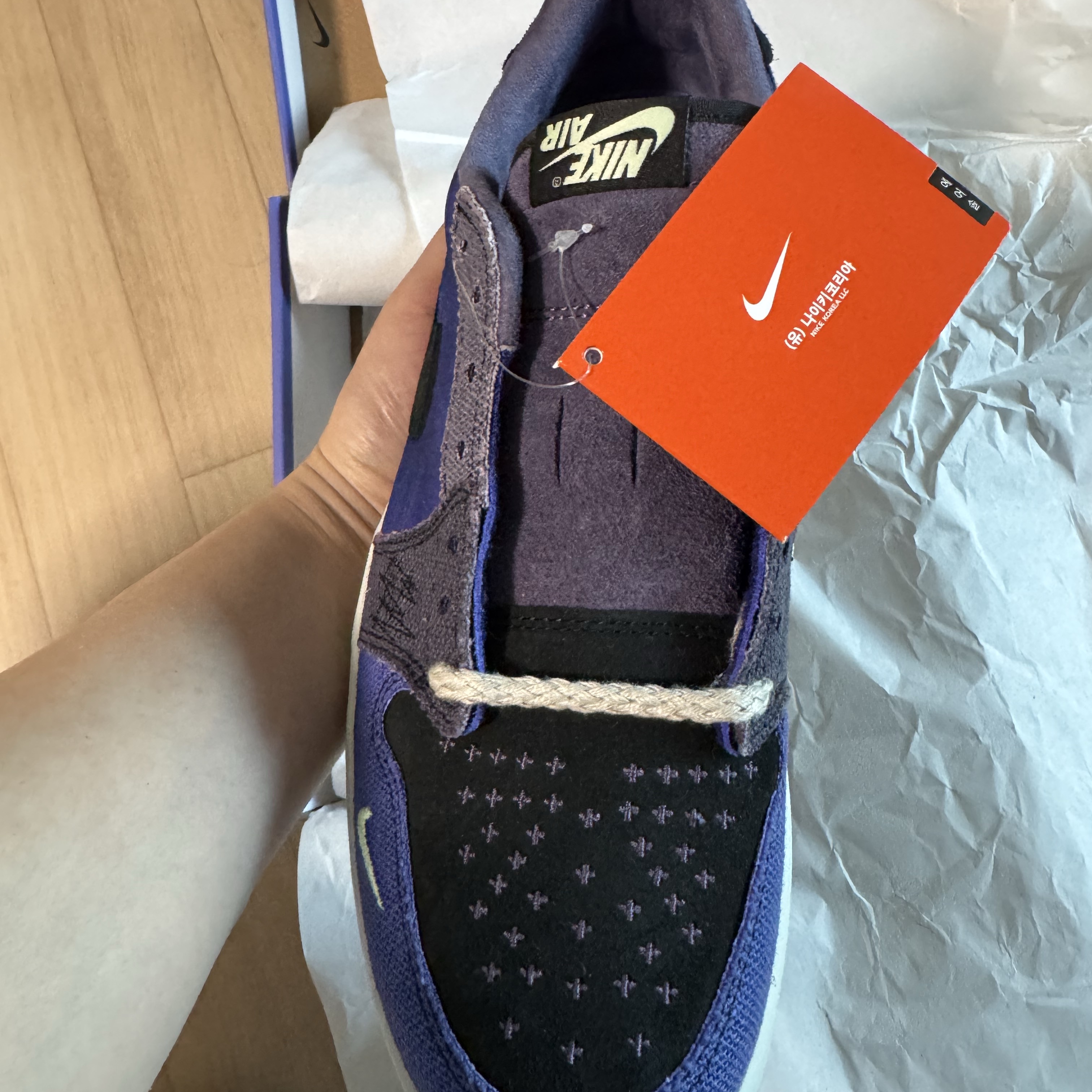 Jordan 1 x Zion Williamson Retro Low OG Regency Purple and Dark Raisin 착용 스타일 - 2