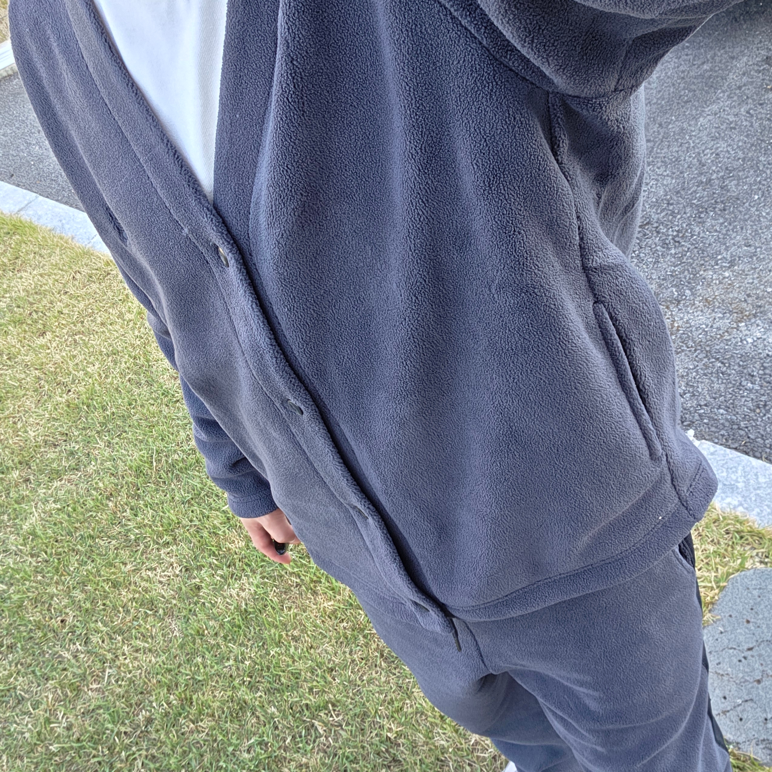 Uniqlo x Needles Fleece Oversized Cardigan Dark Gray - KR, Uniqlo x Needles Fleece Wide Pants Dark Gray - KR 착용 스타일