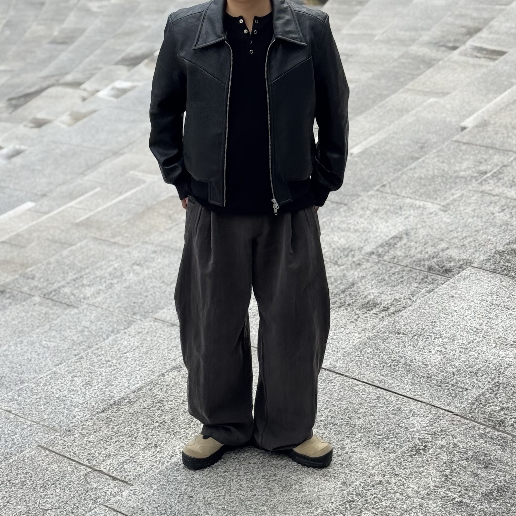 Begin202 Nycoma Twotuck Pants Charcoal Brown 착용 스타일