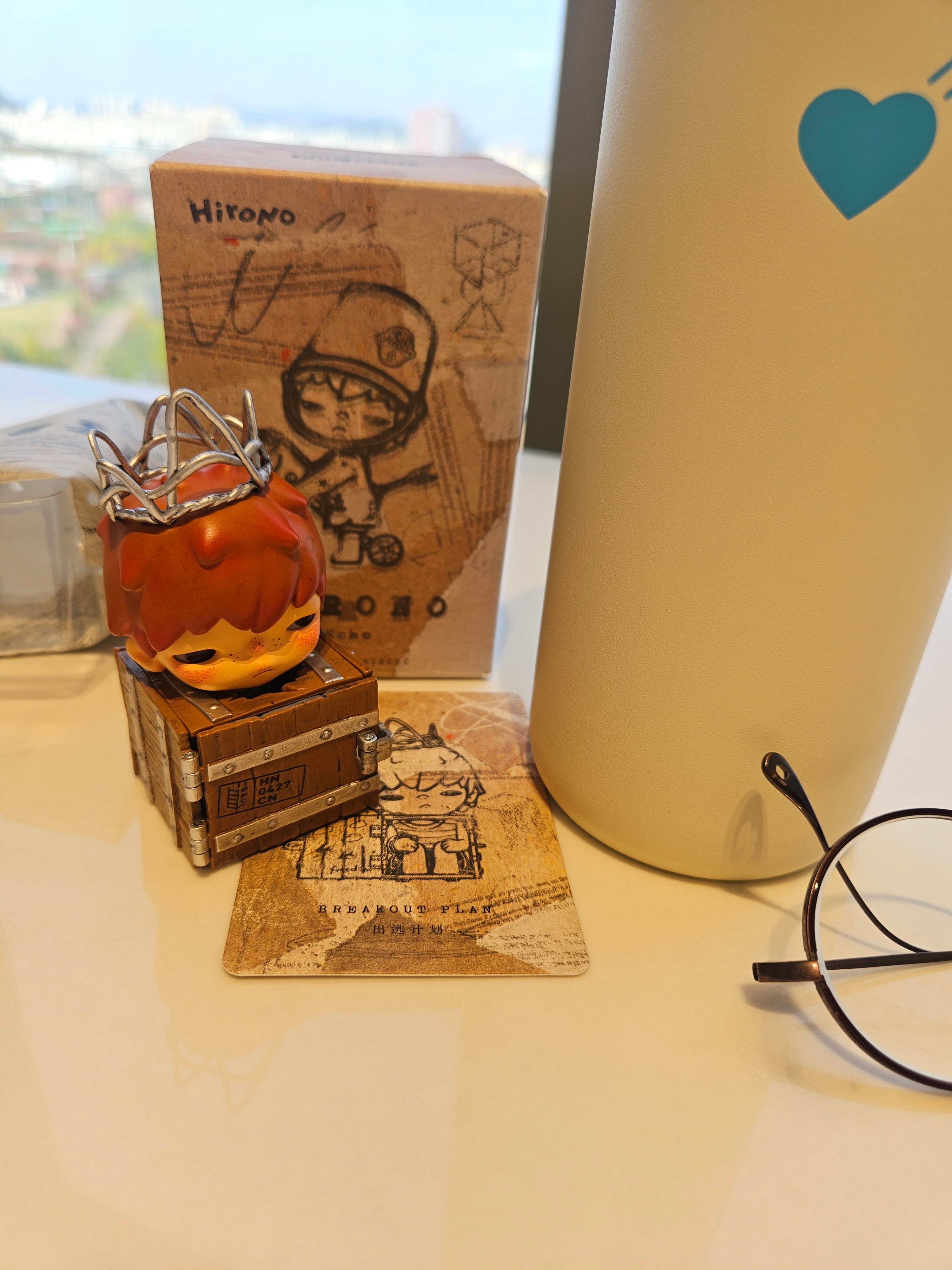 Pop Mart Hirono Echo Series Figures Sealed Case (1 Blind Box), Human Made x Blue Bottle Coffee Day Off Tumbler White 착용 스타일 - 8