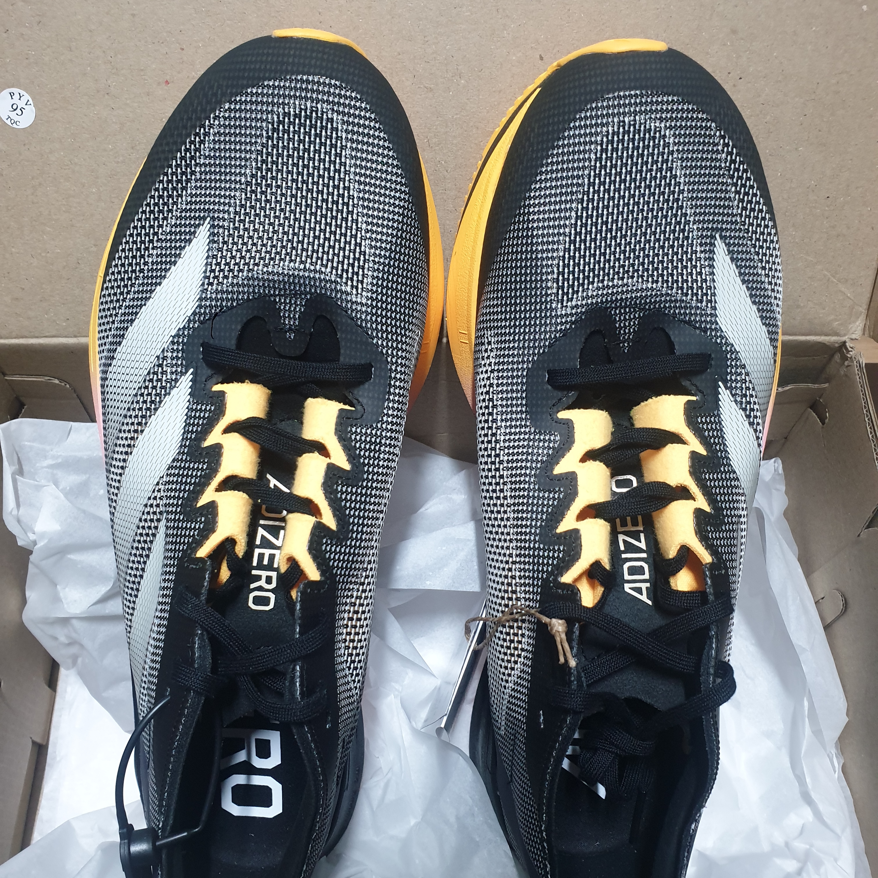 Adidas Adizero Boston 12 Core Black Zero Metalic 착용 스타일