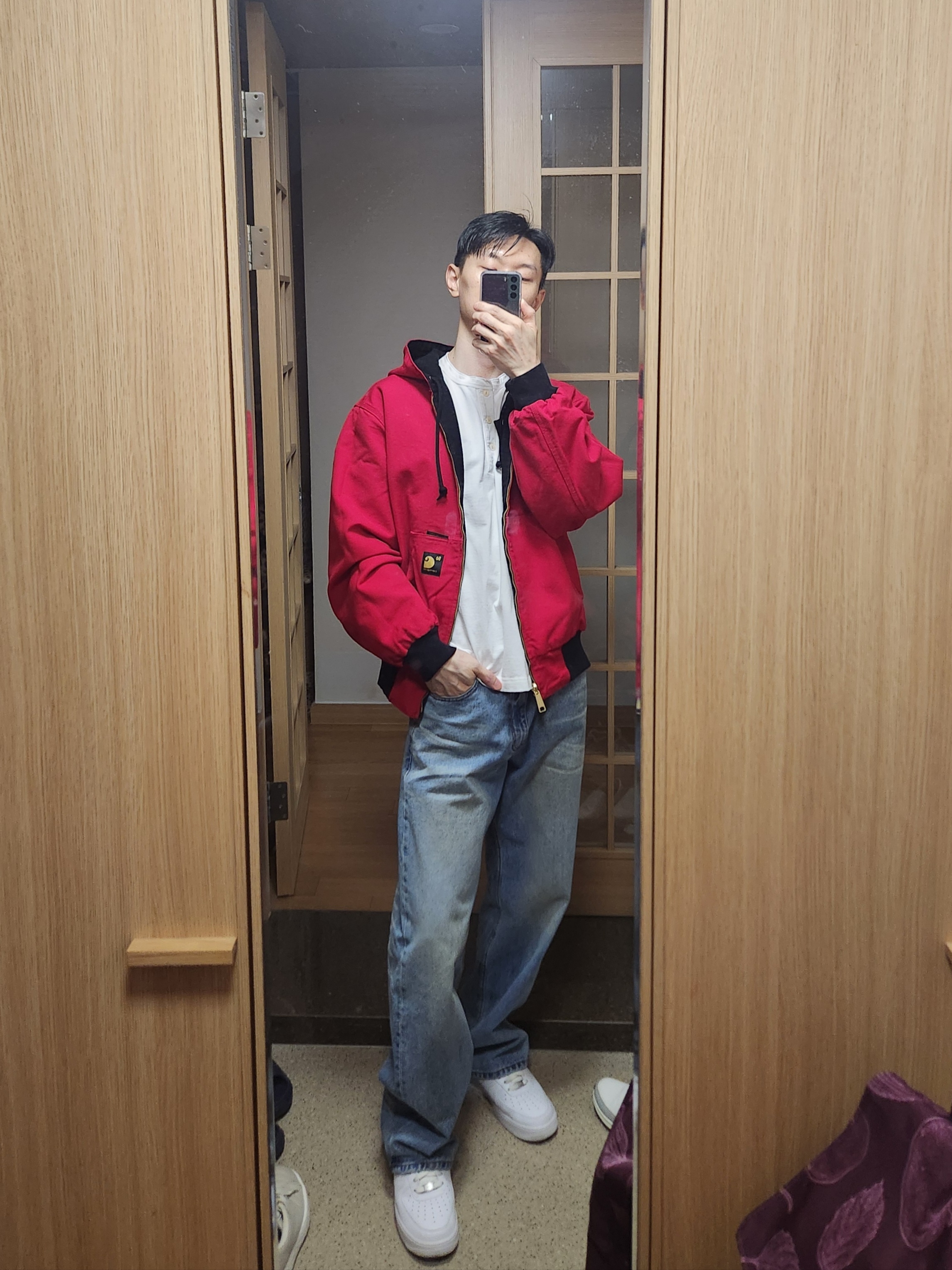 Carhartt WIP OG Active Canvas Jacket 50th Anniversary Edition Black USA Red, Nike Air Force 1 '07 Low White 착용 스타일 - 1