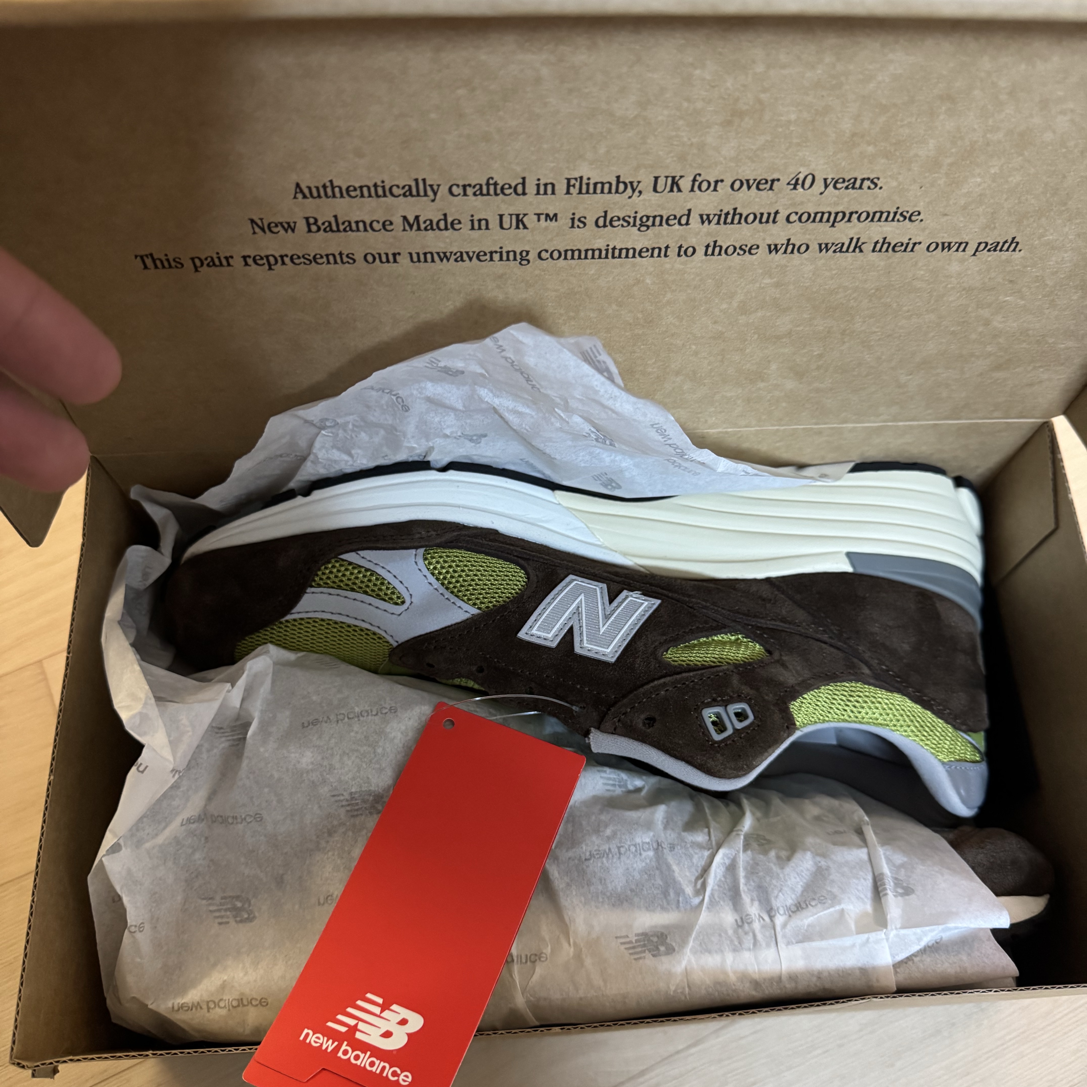 New Balance × Danielle Cathari 991v2 Chocolate Brown Pistachio 착용 스타일 - 2