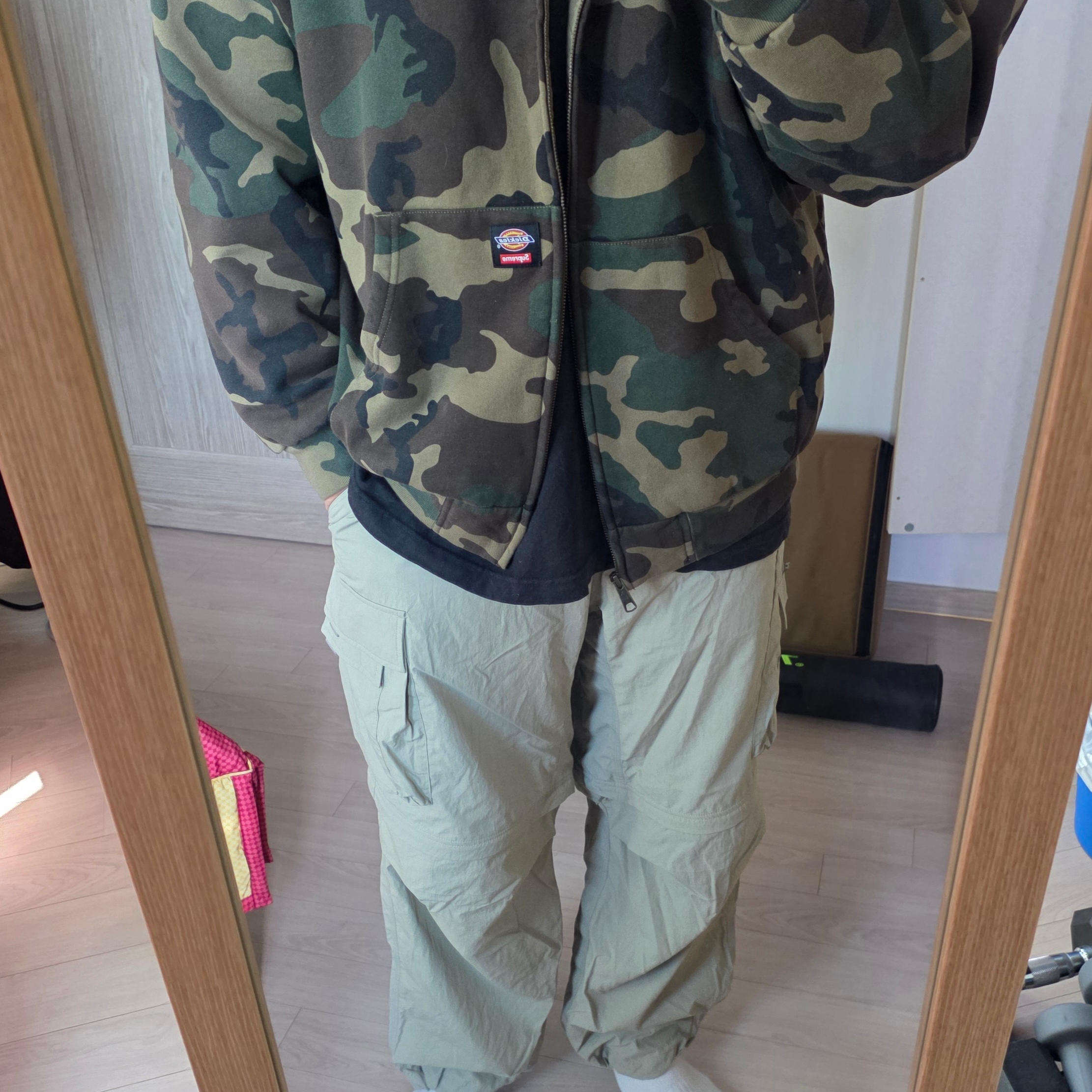 Supreme x Dickies Quilted Lined Zip Up Hooded Sweatshirt Woodland Camo - 25FW 착용 스타일