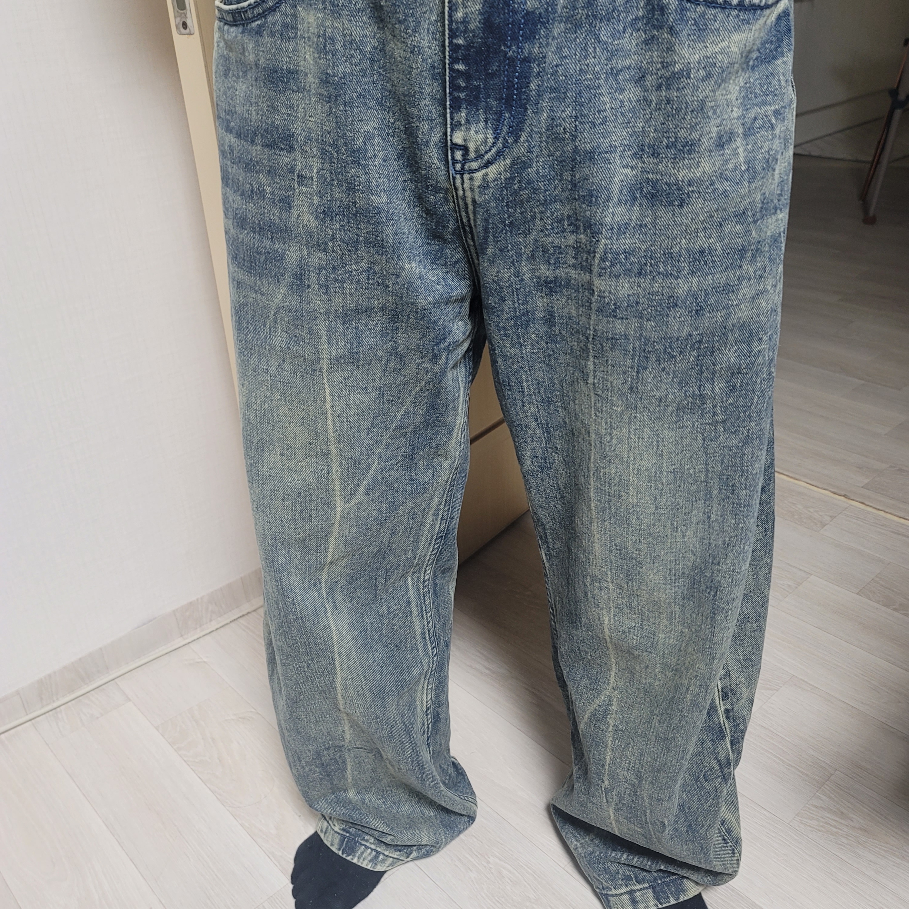 Millo Archive Reflect Curved Pants Oil Blue 착용 스타일