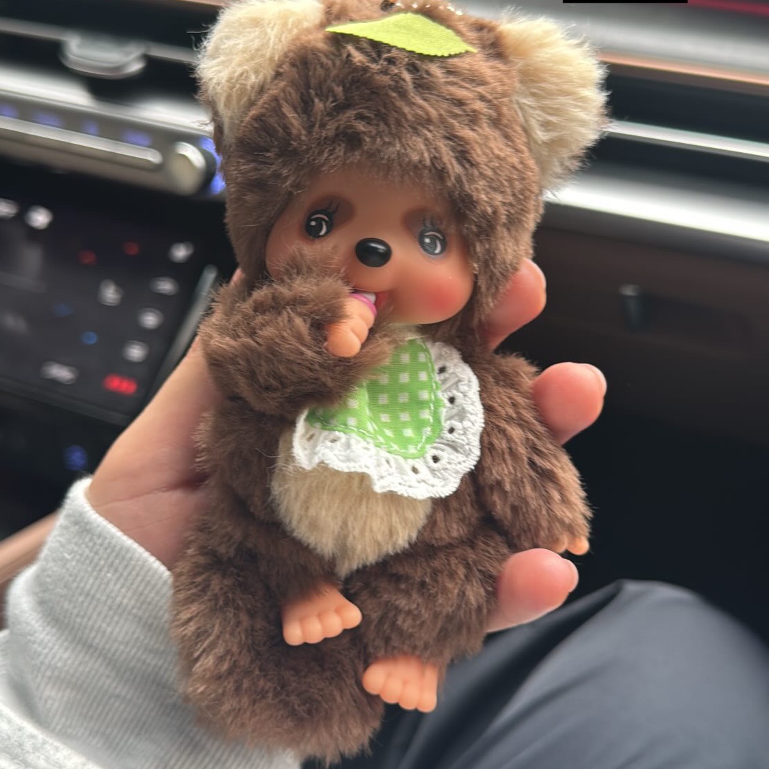 Monchhichi Tanutanu Key Chain Green 착용 스타일