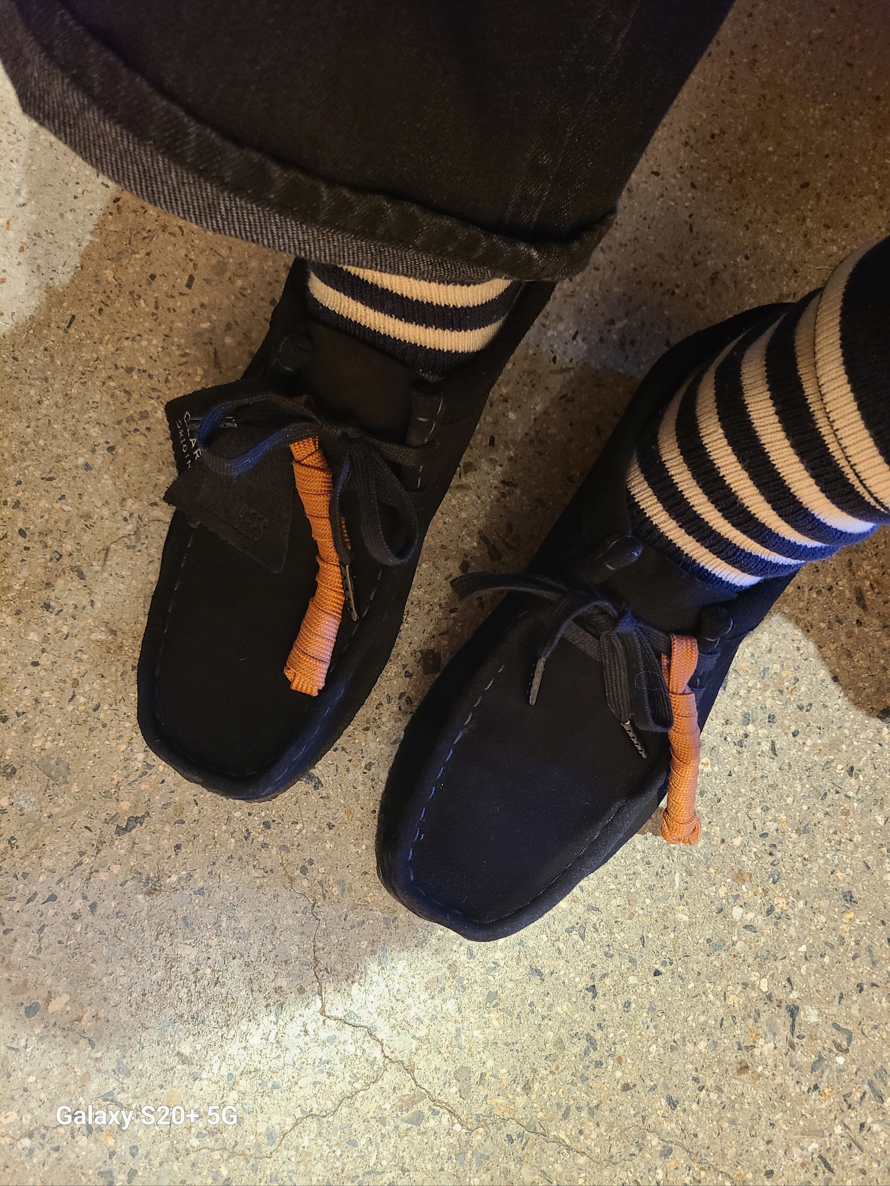 (W) Clarks Wallabee Black Suede 착용 스타일