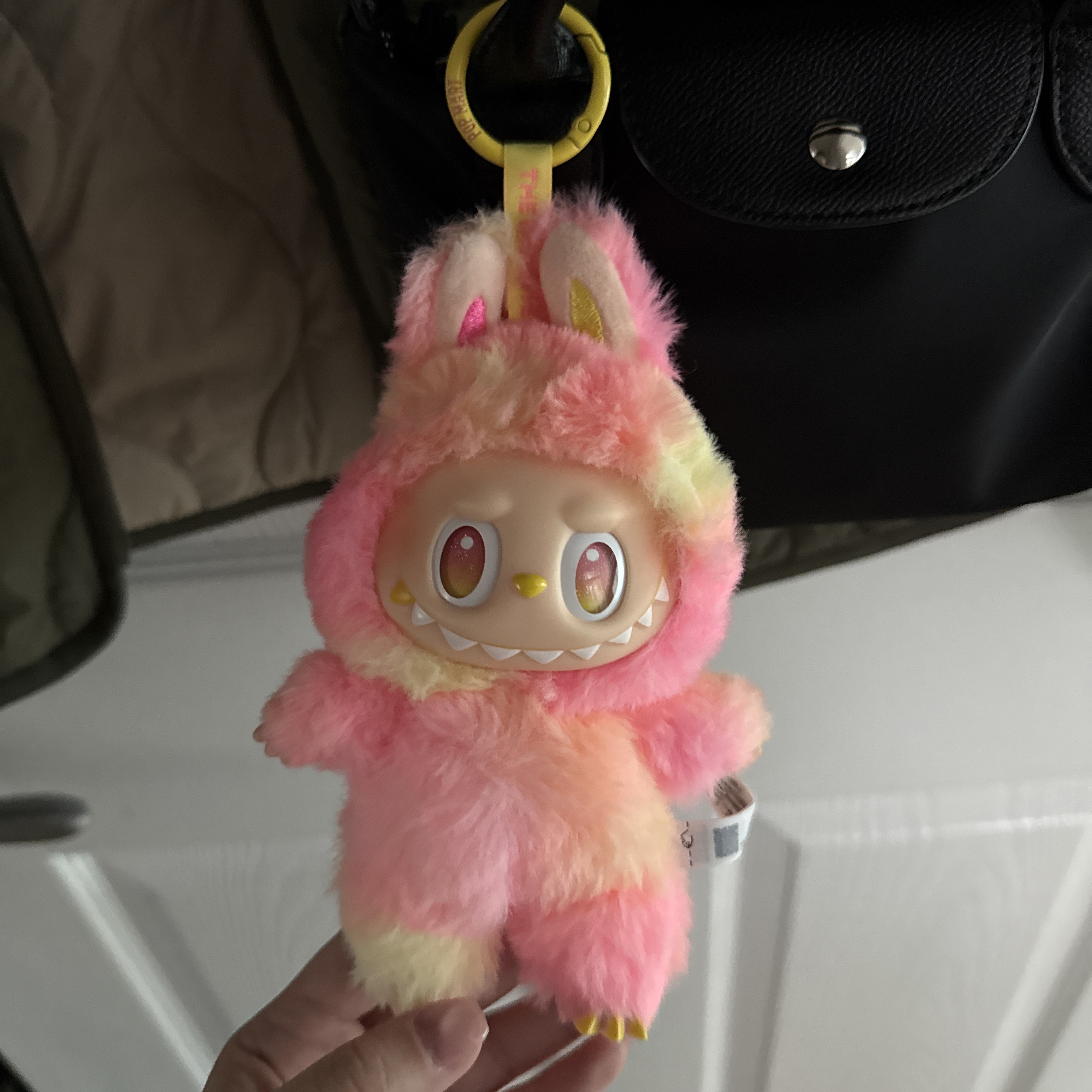 Pop Mart Labubu The Monsters Highlight Series Sealed Case (1 Blind Box) 착용 스타일