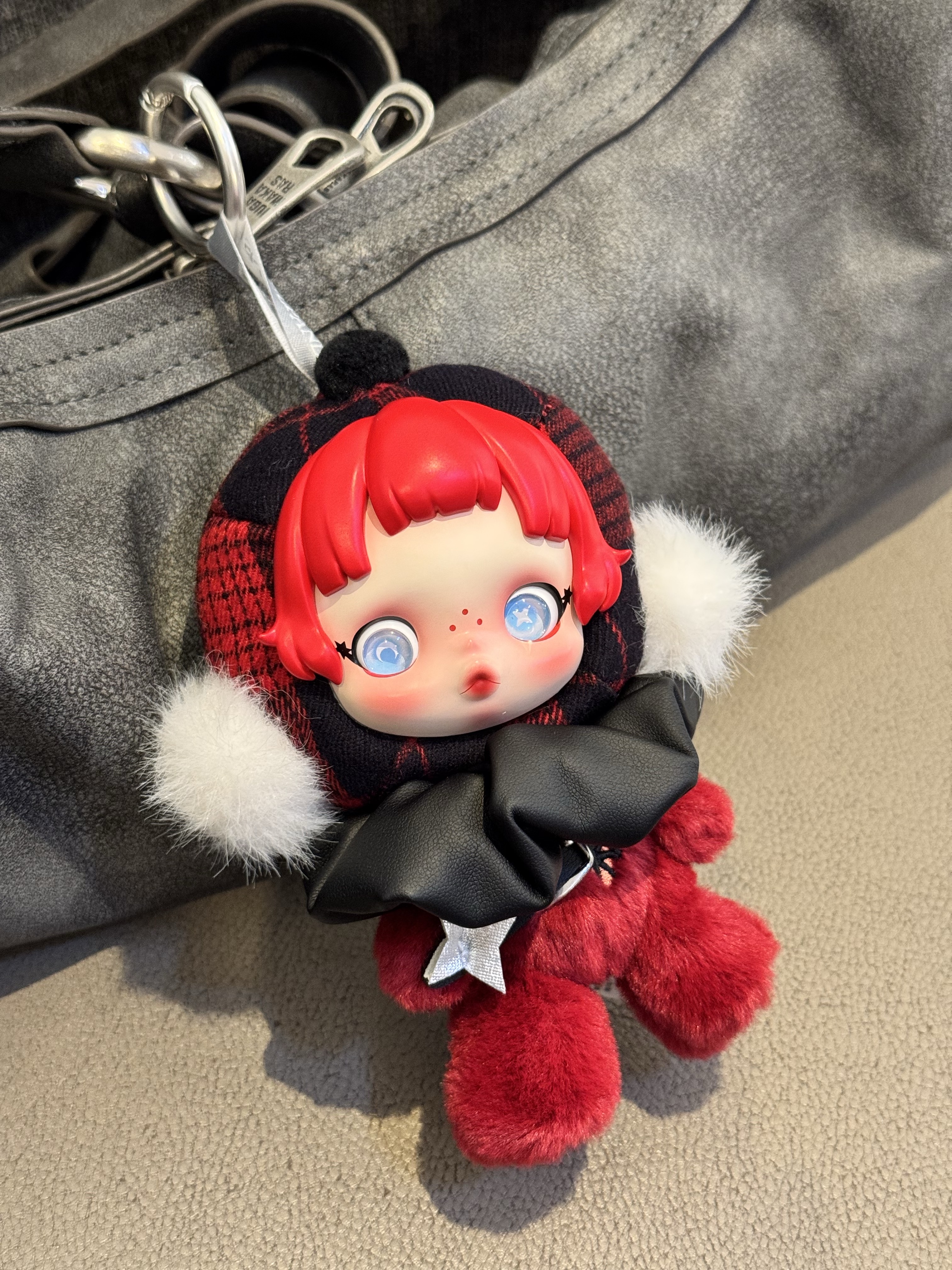 Pop Mart Skullpanda Winter Symphony Series Keyring Rock On (Opened Case) 착용 스타일 - 5