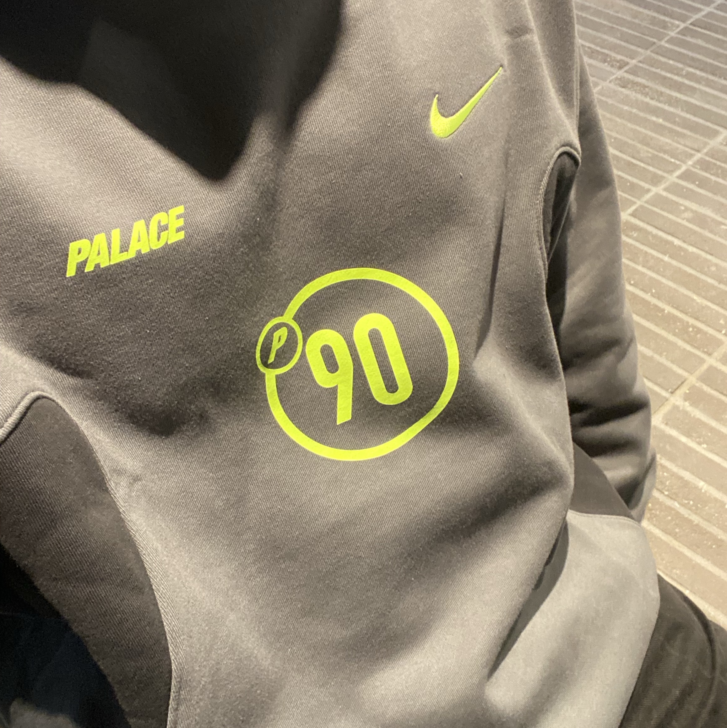 Palace x Nike Total P90 Crew Grey - 25FW 착용 스타일