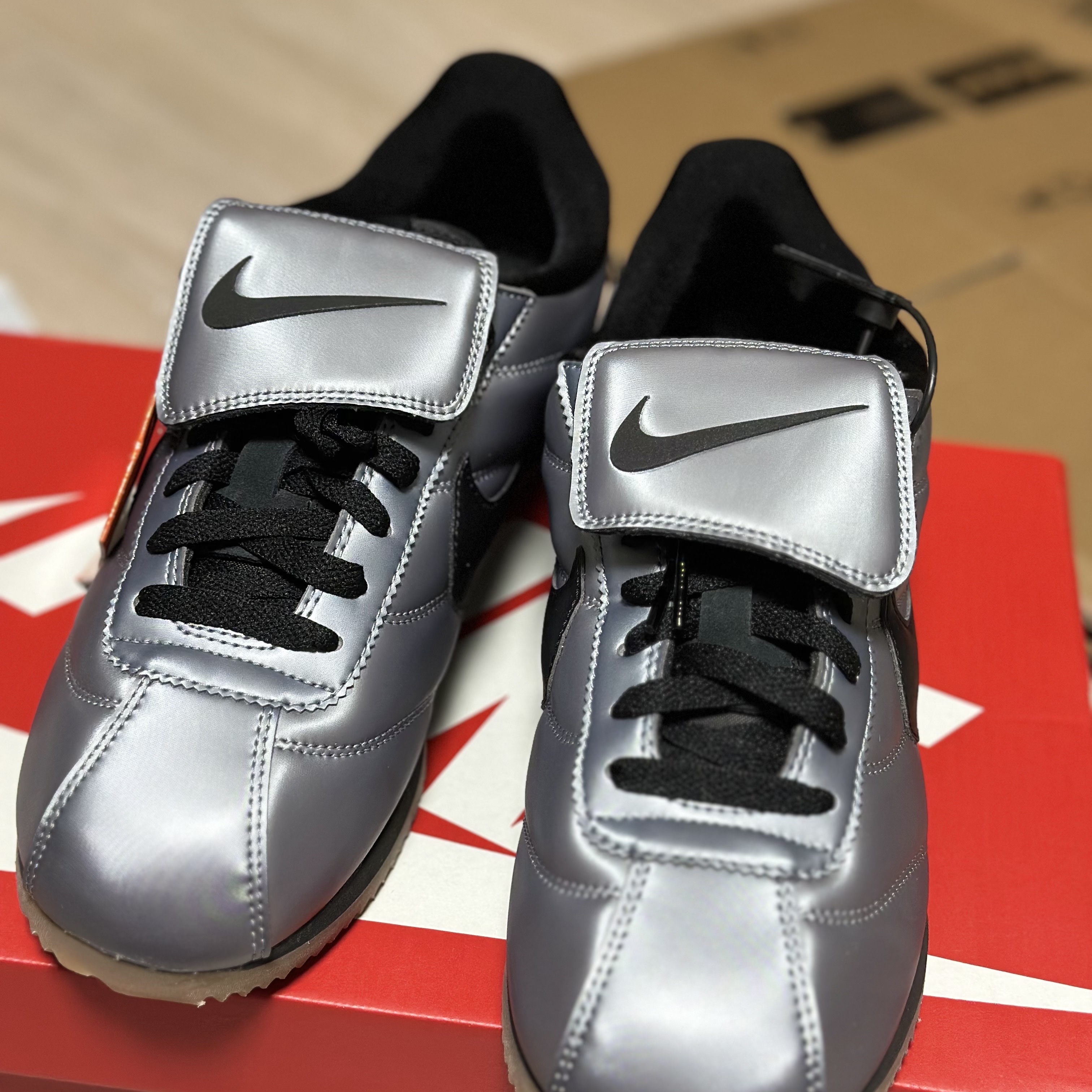 Nike Cortez Leather SE Metallic Cool Grey Black 착용 스타일 - 3