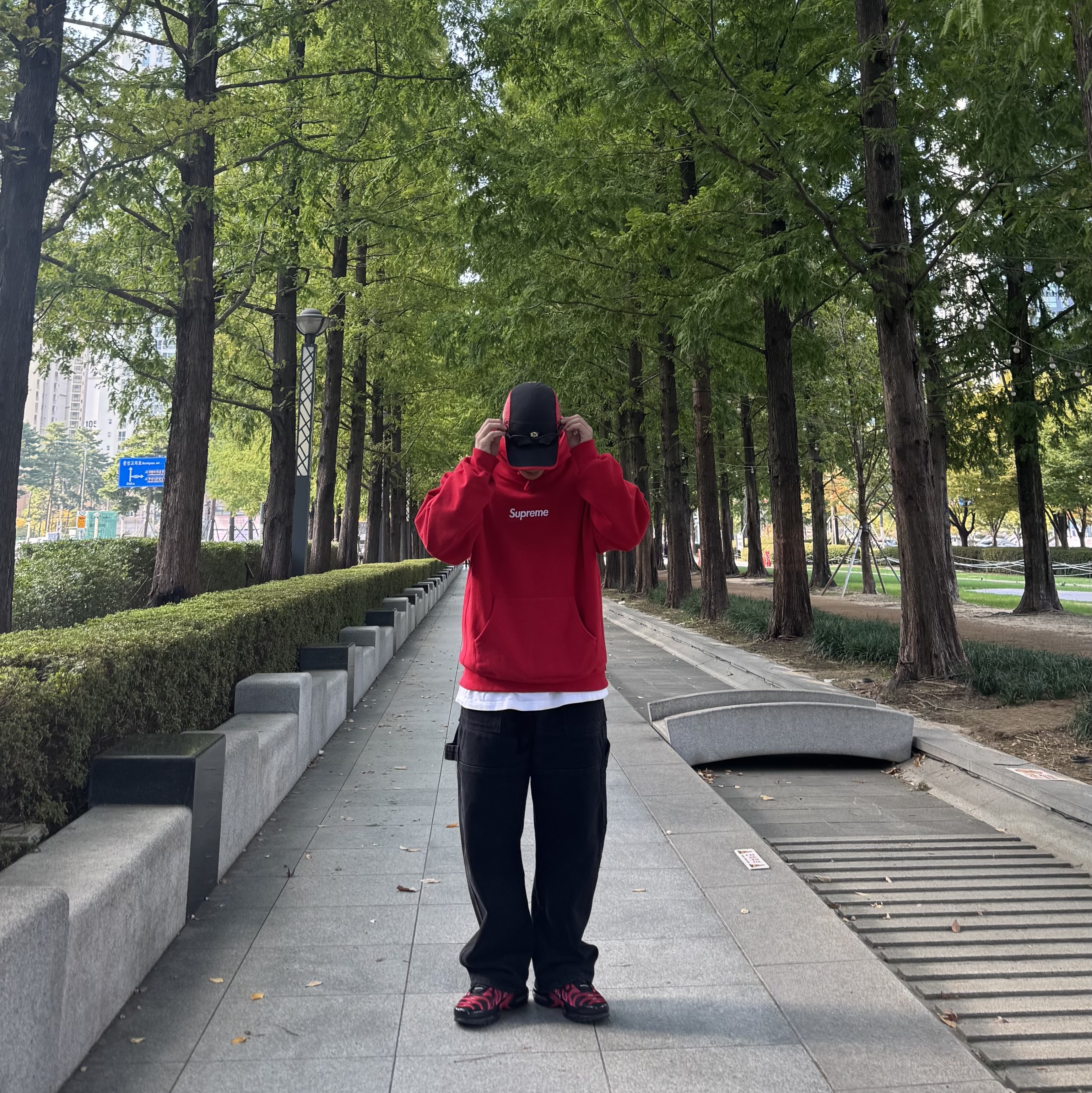 Supreme x Nike Air Max Plus Running Hat Black - 20FW, Nike x Supreme Air Max Plus TN Fire Pink 착용 스타일 - 2