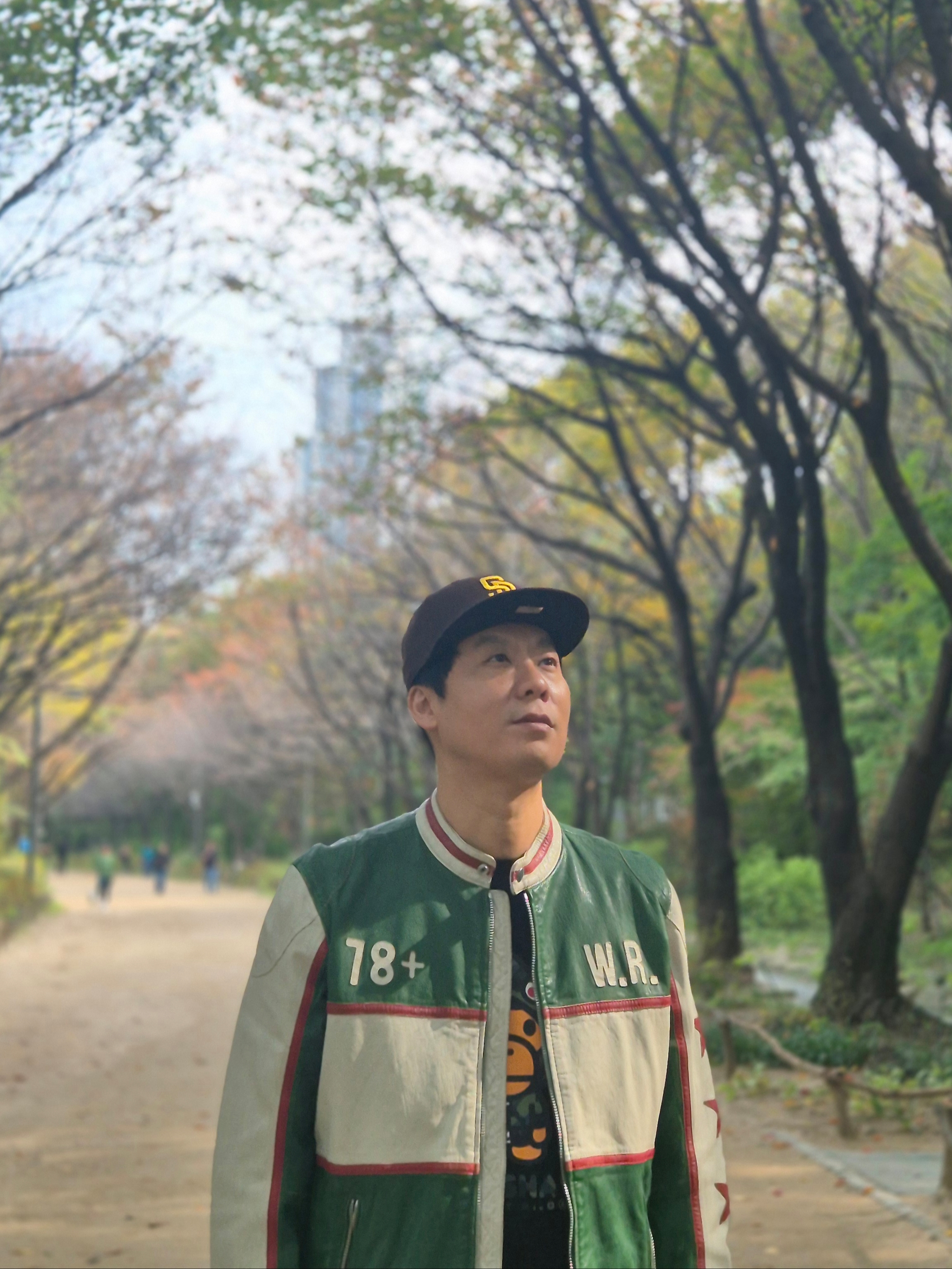 New Era MLB Authentic San Diego Padres Game Brown, BAPE 1st Camo Milo Shark FZH T-Shirt Black Green 착용 스타일