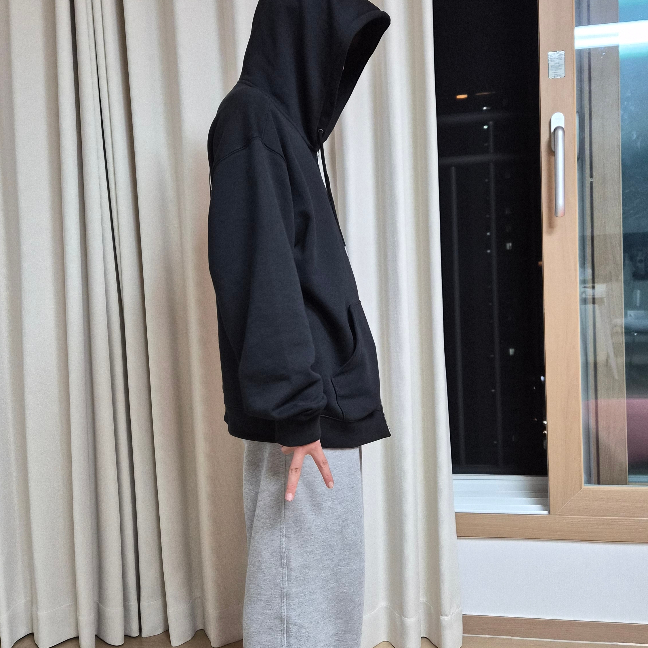 Deus Ex Machina College Address Hoodie Zip Up Black 착용 스타일 - 3