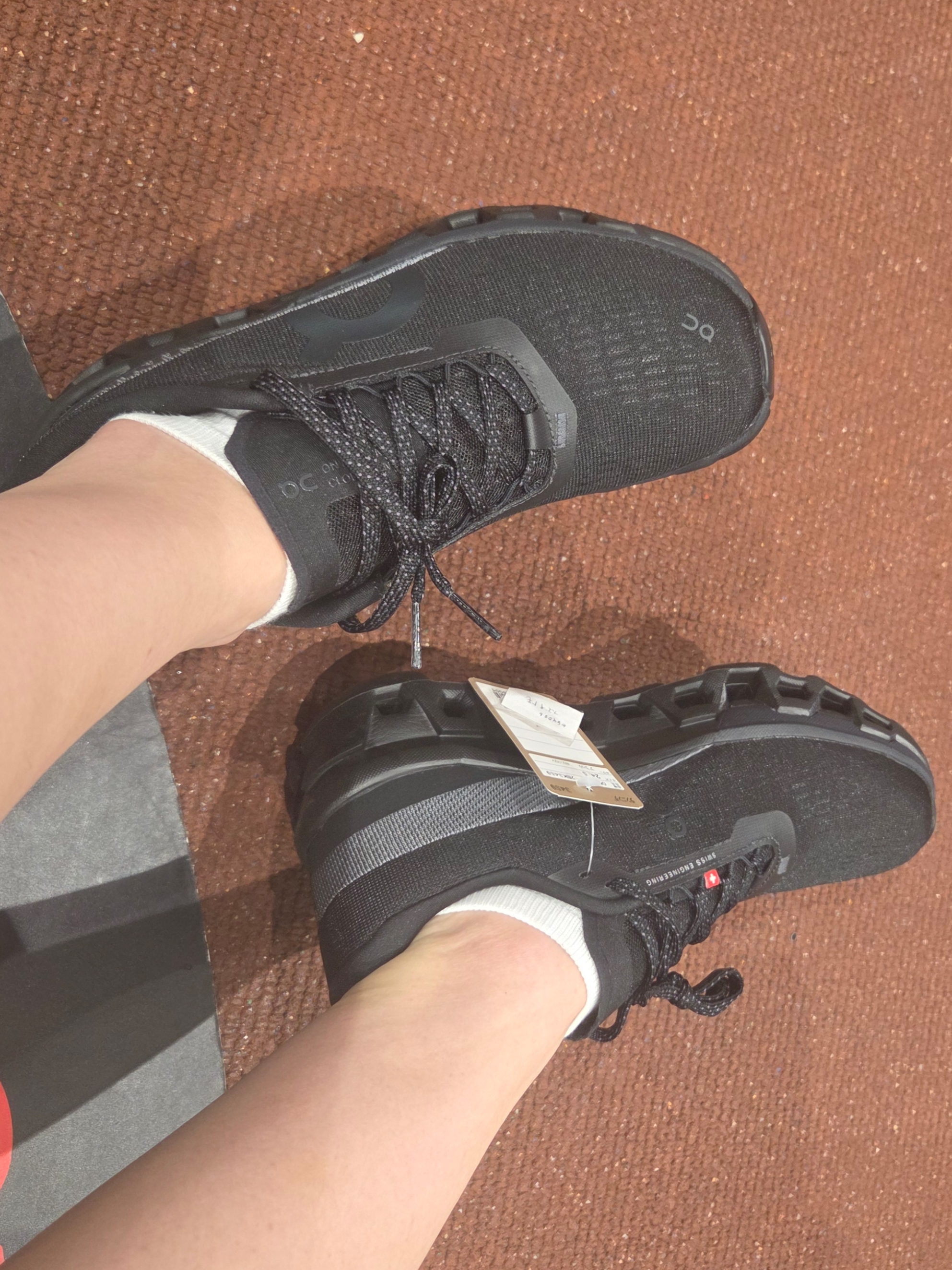On Running Cloudmonster 2 Black, (TD) Jordan 1 x Travis Scott Retro Low OG SP Velvet Brown and Dark Mocha 착용 스타일 - 1