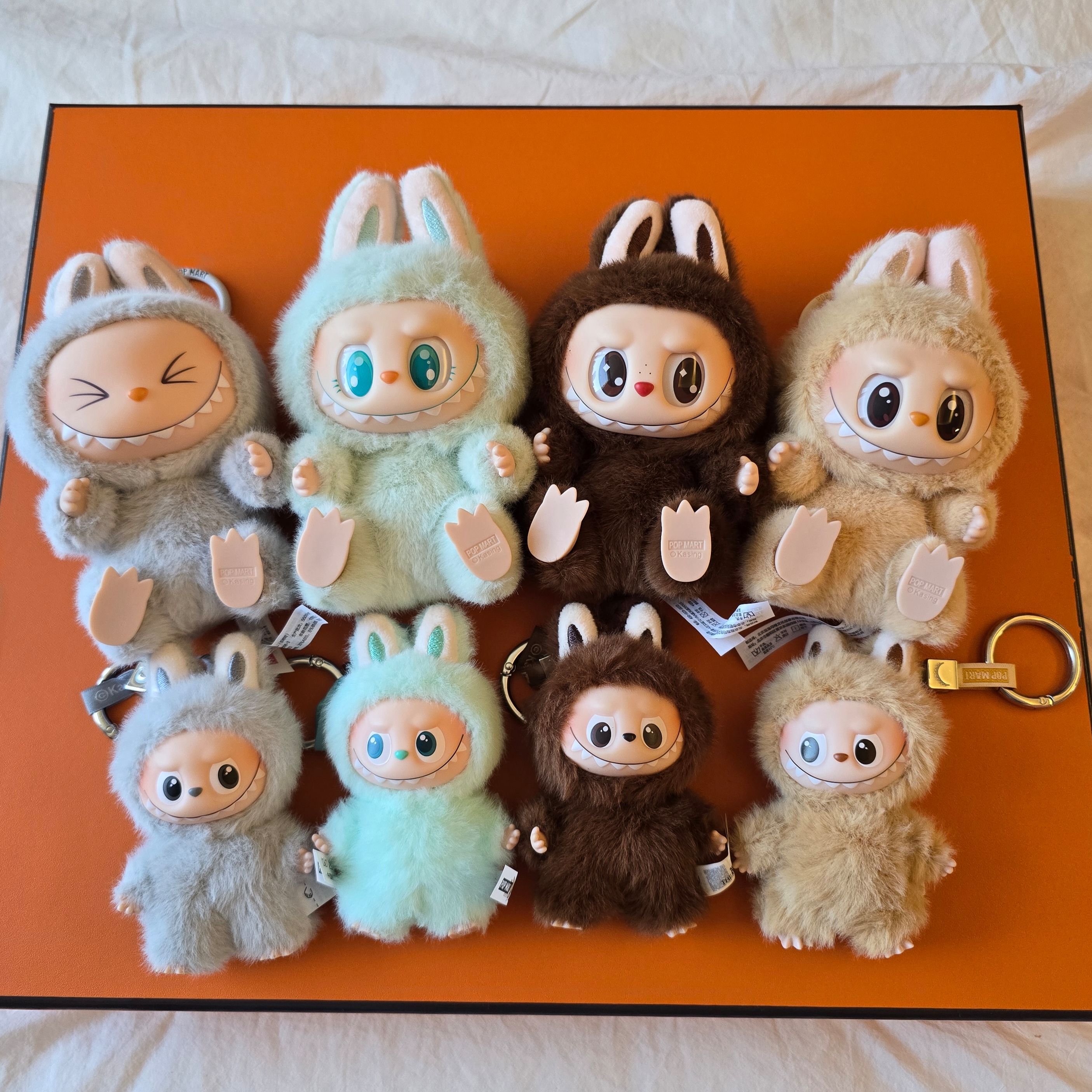 Pop Mart Labubu Let's Play Together Doll Series Sealed Case (6 Blind Boxes), Pop Mart Labubu Let's Play Together Doll Series Duoduo Keyring (Opened Case) 착용 스타일