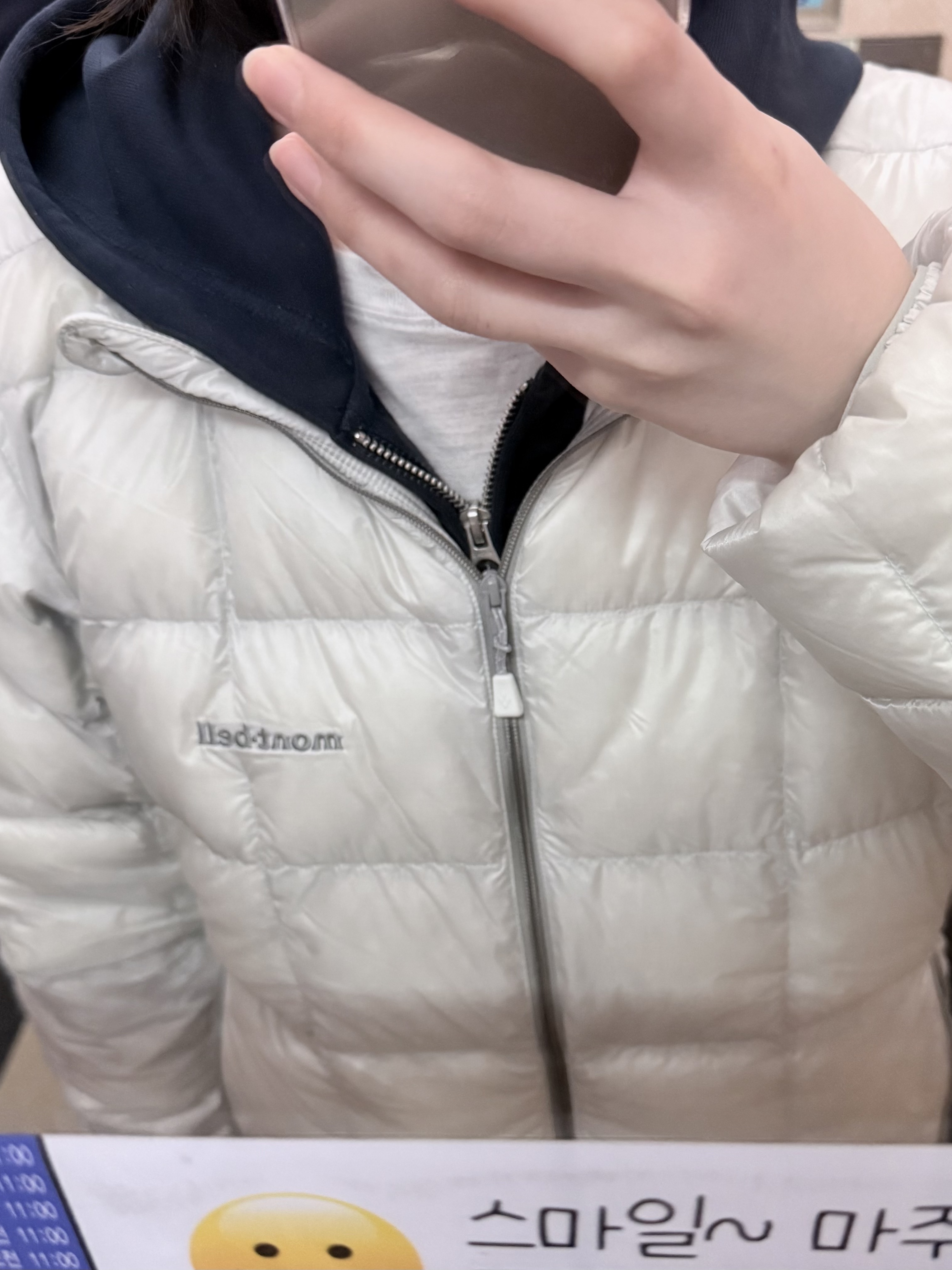 Montbell Superior Down Jacket Light Gray, Apple iPhone 16 Pro 128GB Natural Titanium (Korean Ver.) 착용 스타일 - 3