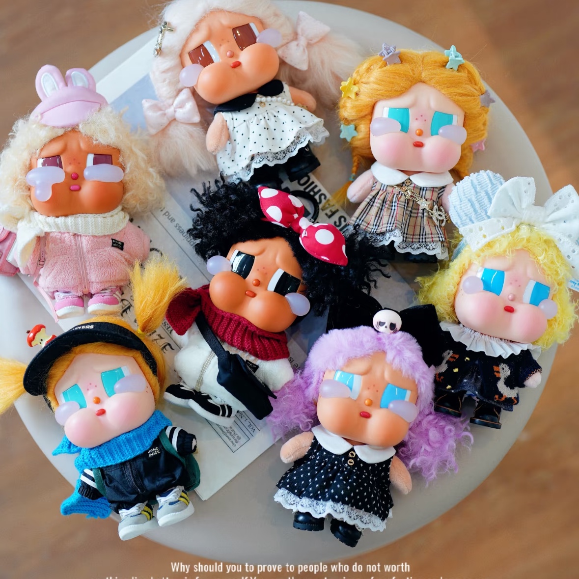 Pop Mart Crybaby Vacation Mode On Series Vinyl Plush Pendant Sealed Case (6 Blind Boxes), Pop Mart Crybaby Vacation Mode On Series Vinyl Plush Pendant Chilling on the Beach (Opened Case) 착용 스타일