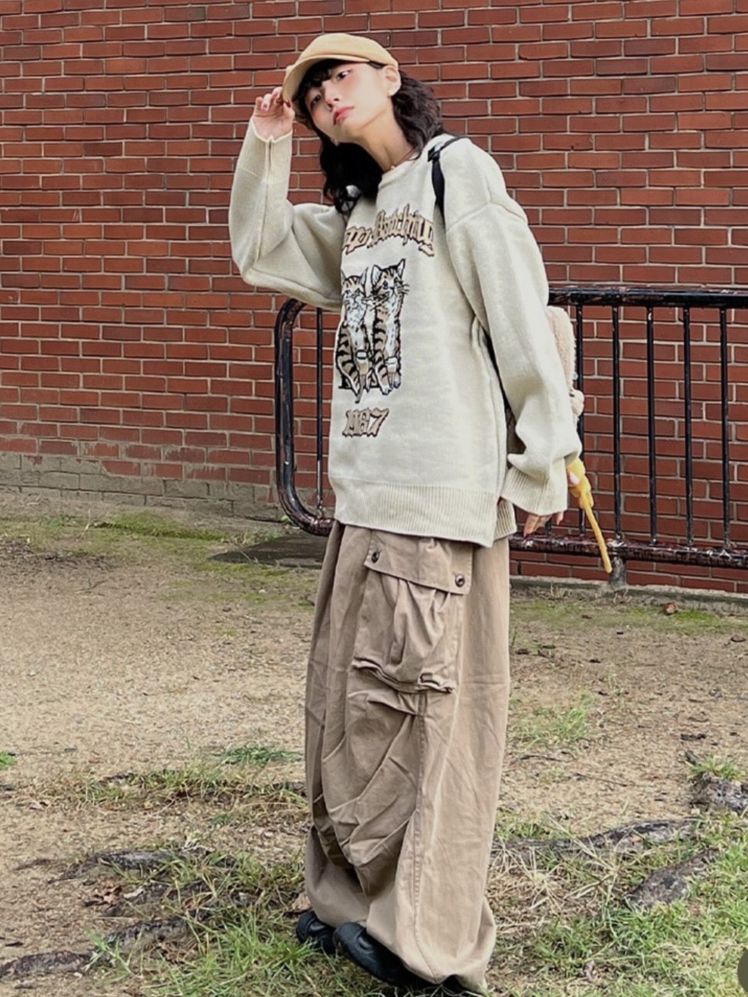 BAPE Baby Milo Mini Fur Backpack Beige 착용 스타일 - 2