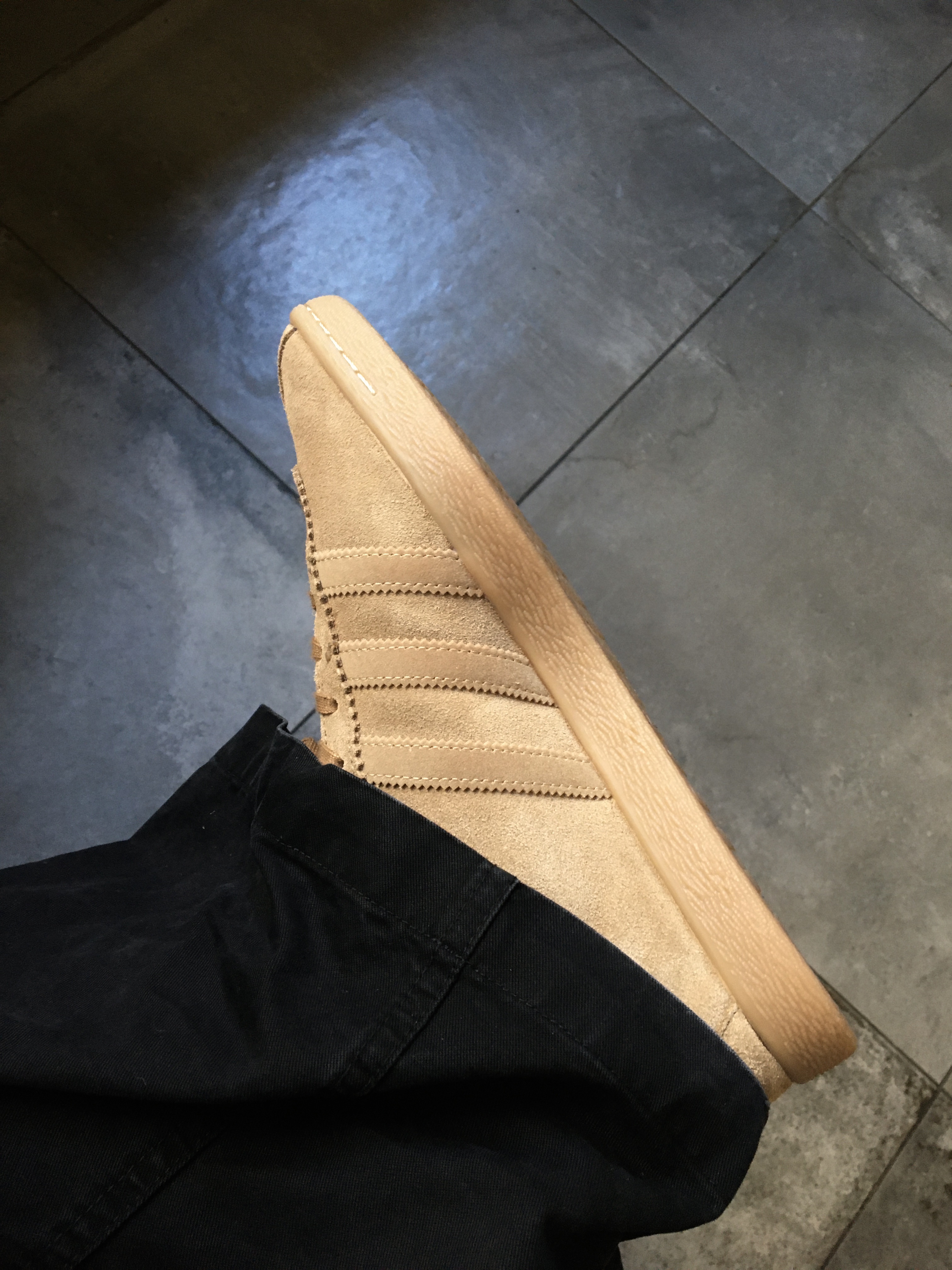 Adidas Tobacco Team Brown Desert Cardboard 착용 스타일