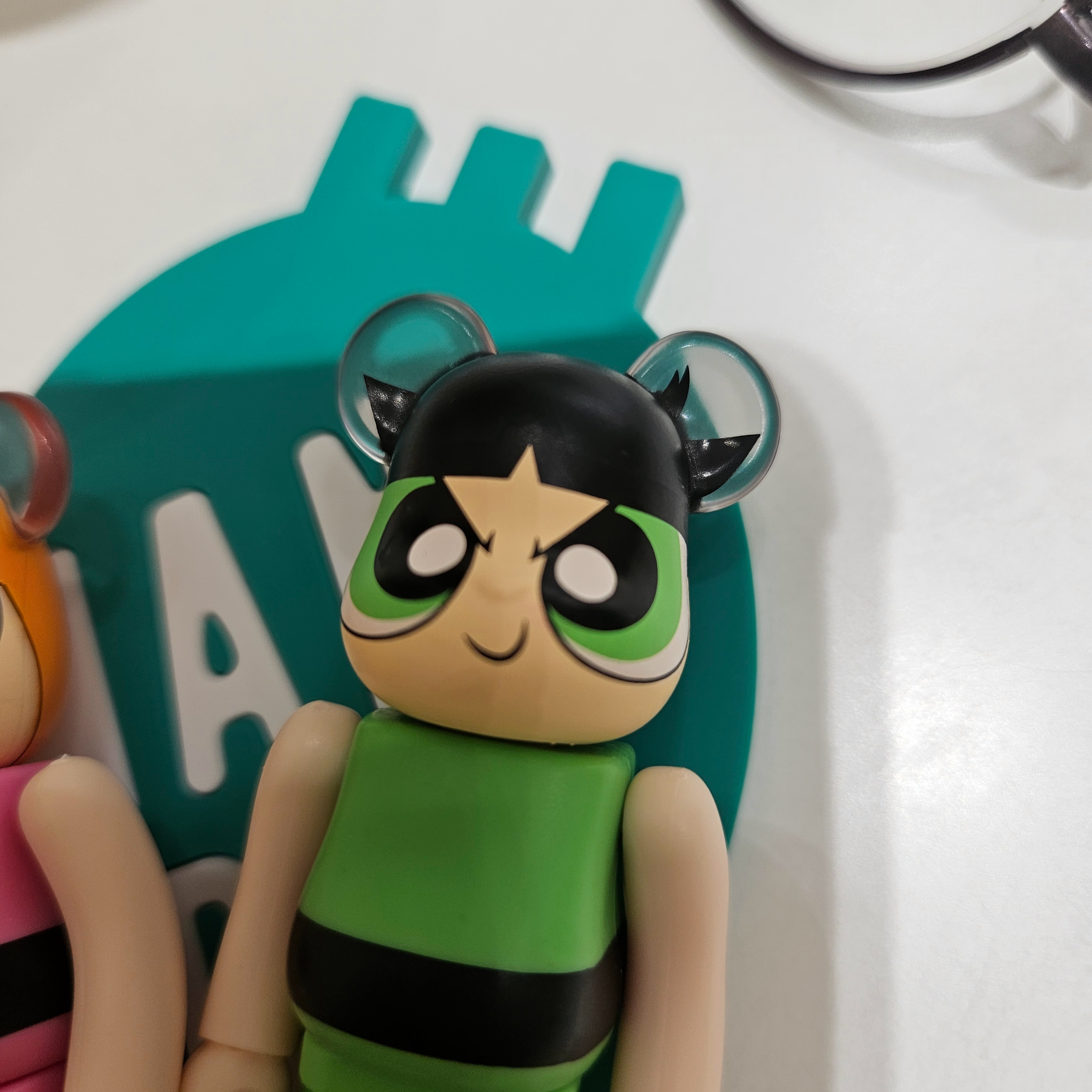 Bearbrick Series 50 Sealed Case 100% (24 Blind Boxes), Human Made Heart Rubber Coaster Green 착용 스타일 - 6