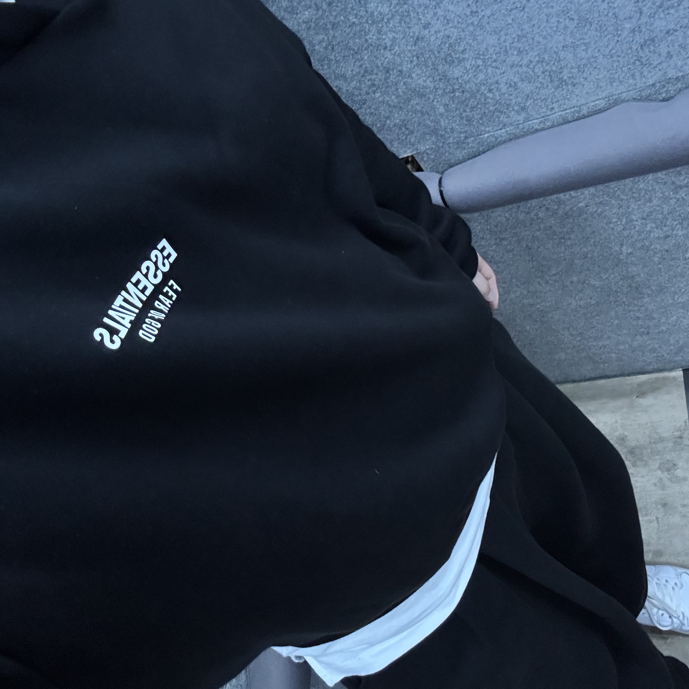 Essentials Fleece Hoodie Black - 24FW 착용 스타일