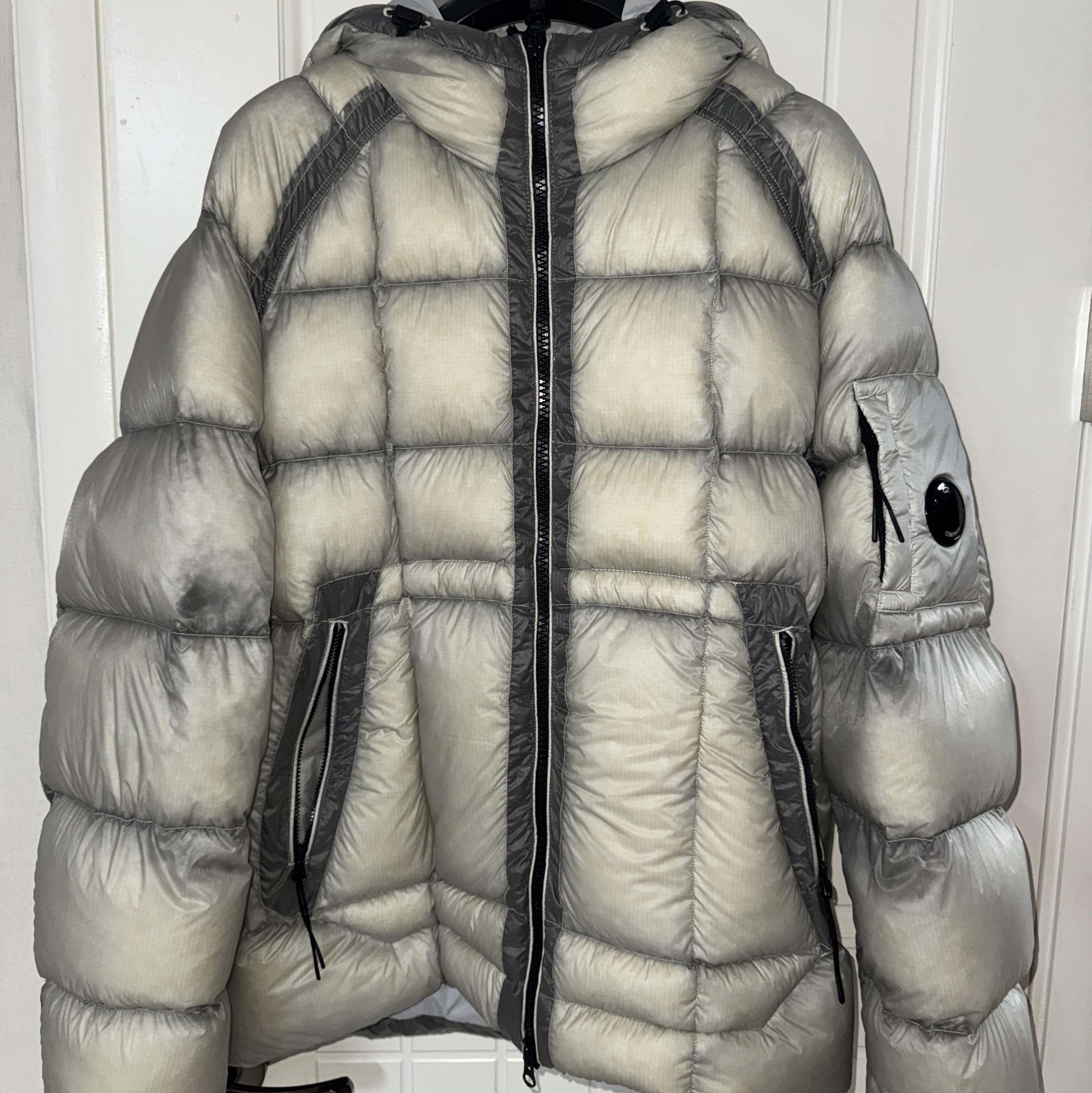 C.P. Company Korea Exclusive D.D. Shell Hooded Down Jacket Lunar Rock - 25FW 착용 스타일
