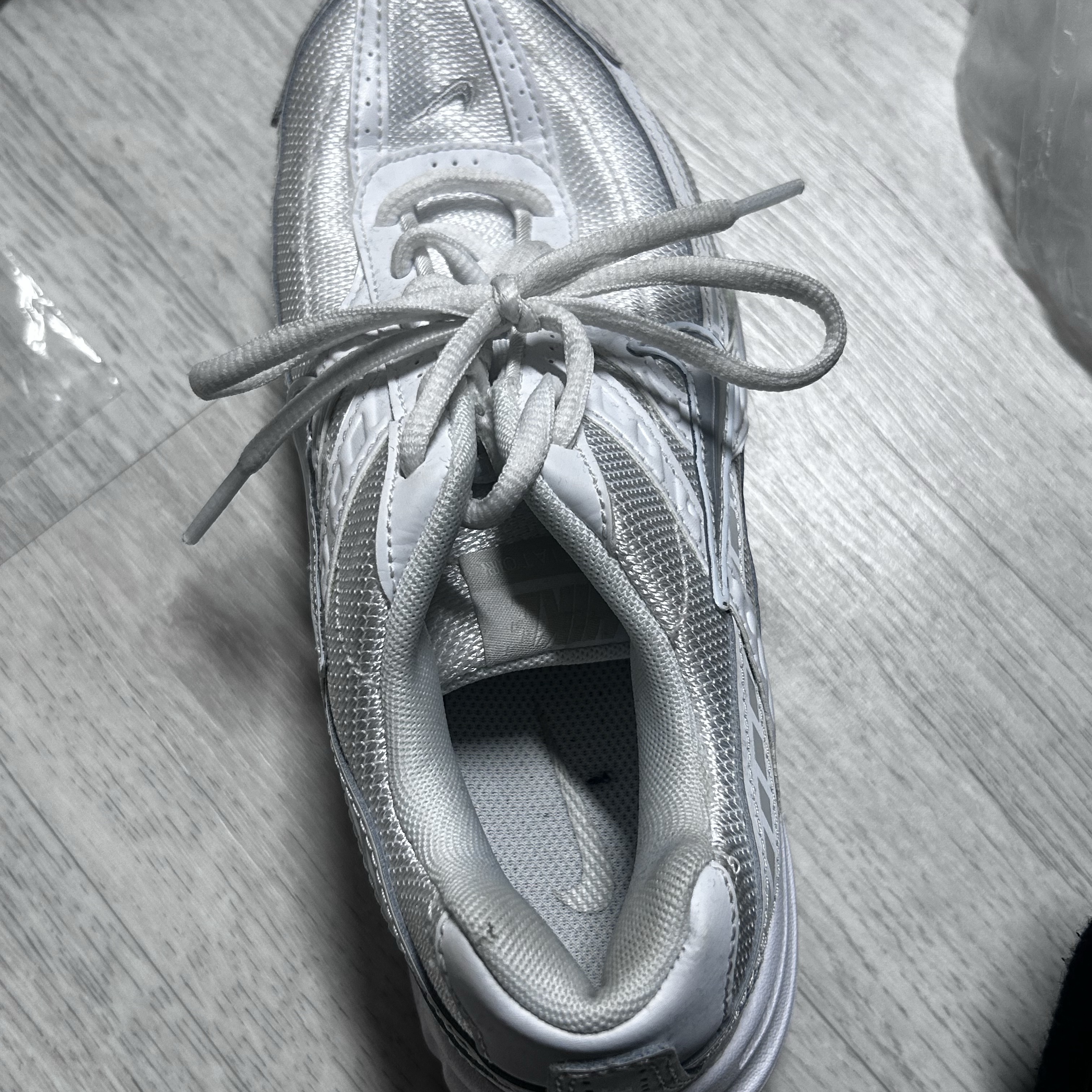 (W) Nike Initiator White Metallic Silver 착용 스타일