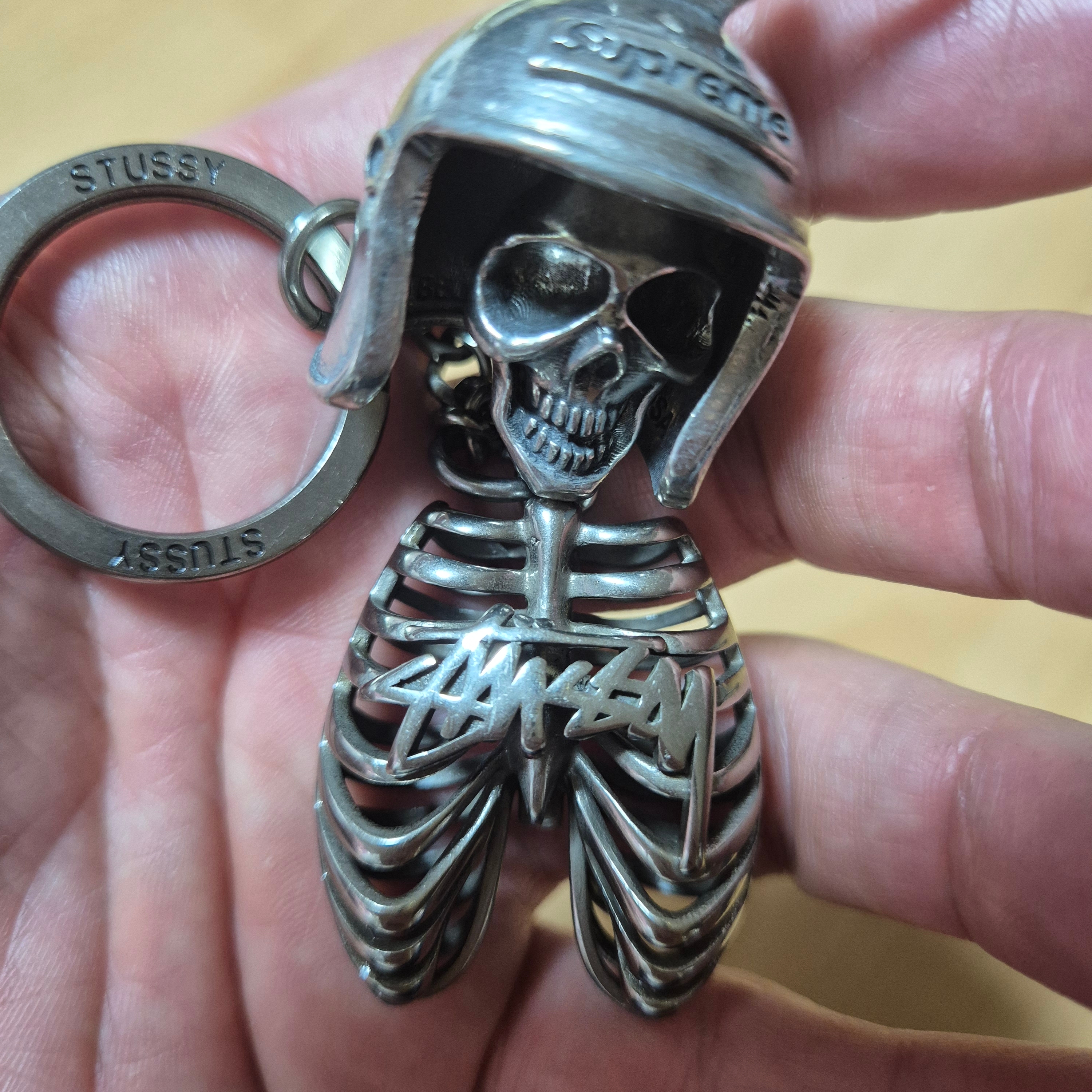 Stussy Ribcage Keychain Silver, Mastermind World Hand Warmer Black - 25FW 착용 스타일 - 3